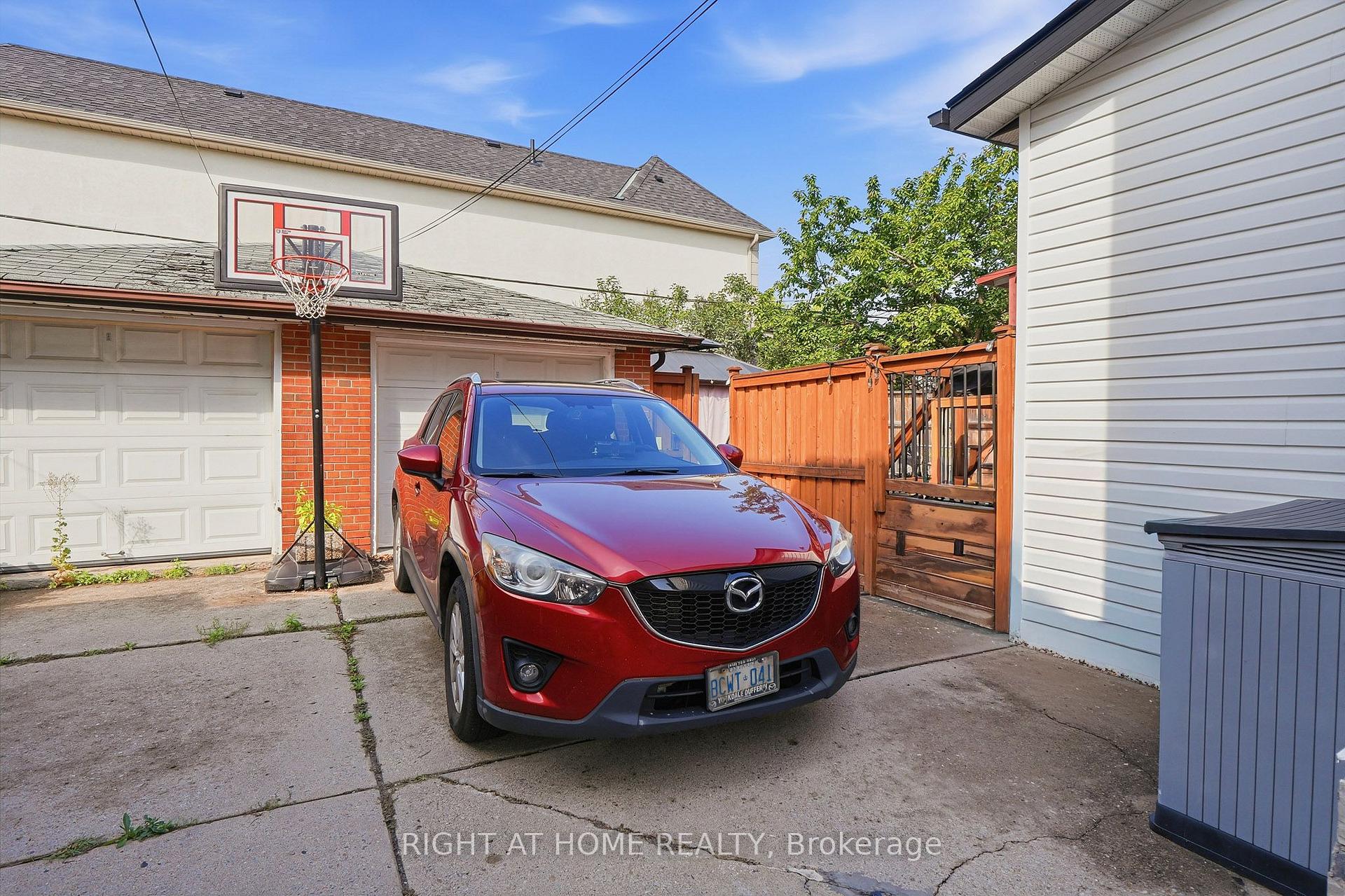 Photo 37 of 16 Greendale Avenue, Toronto, Rockcliffe-Smythe — HOMEH