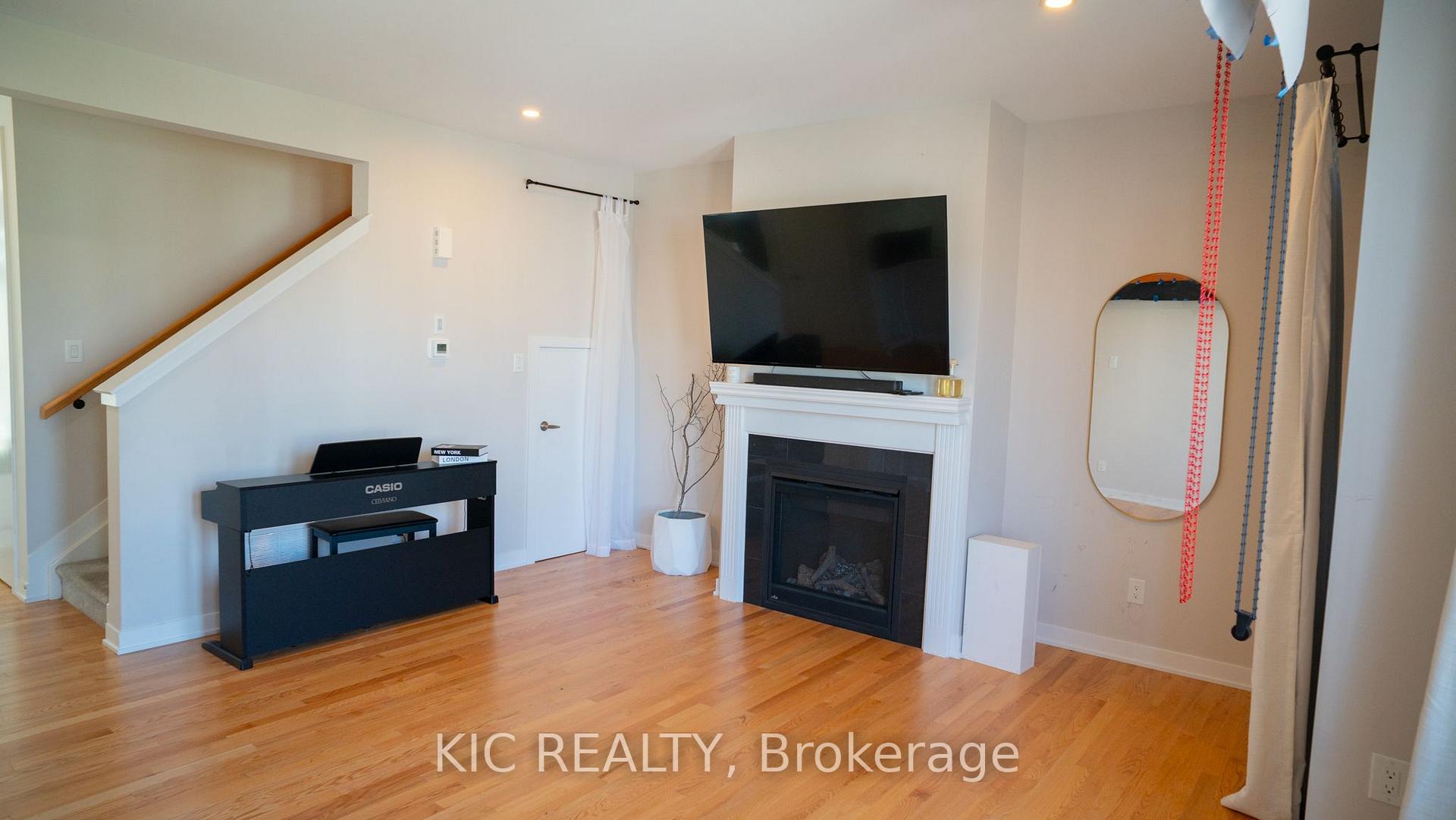 Photo 5 of 352 Appalachian Circle, Ottawa, Barrhaven - Half Moon Bay — HOMEH