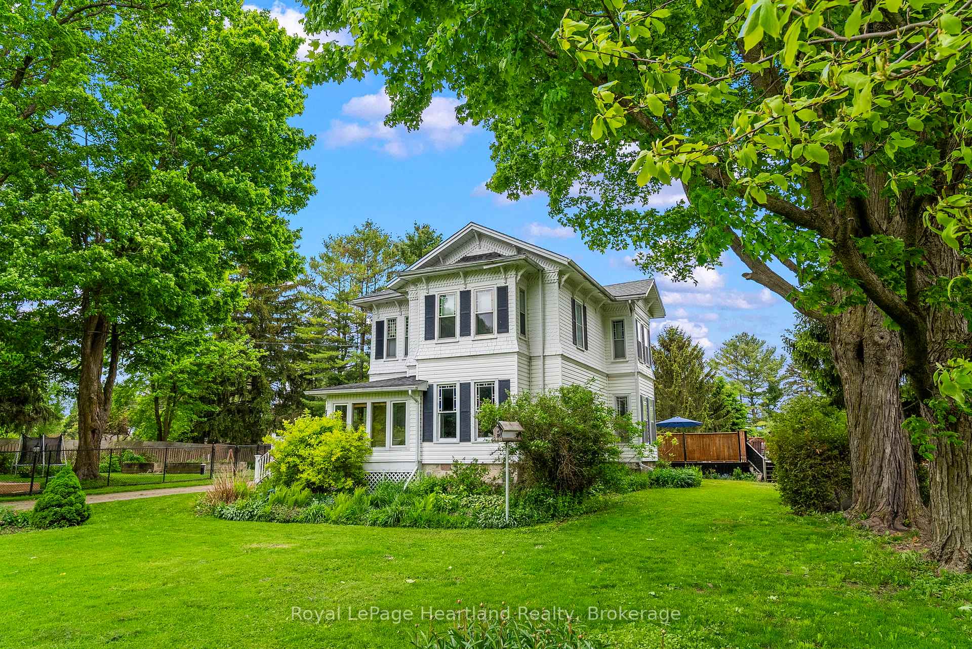 Photo of 1047 Gibson Street