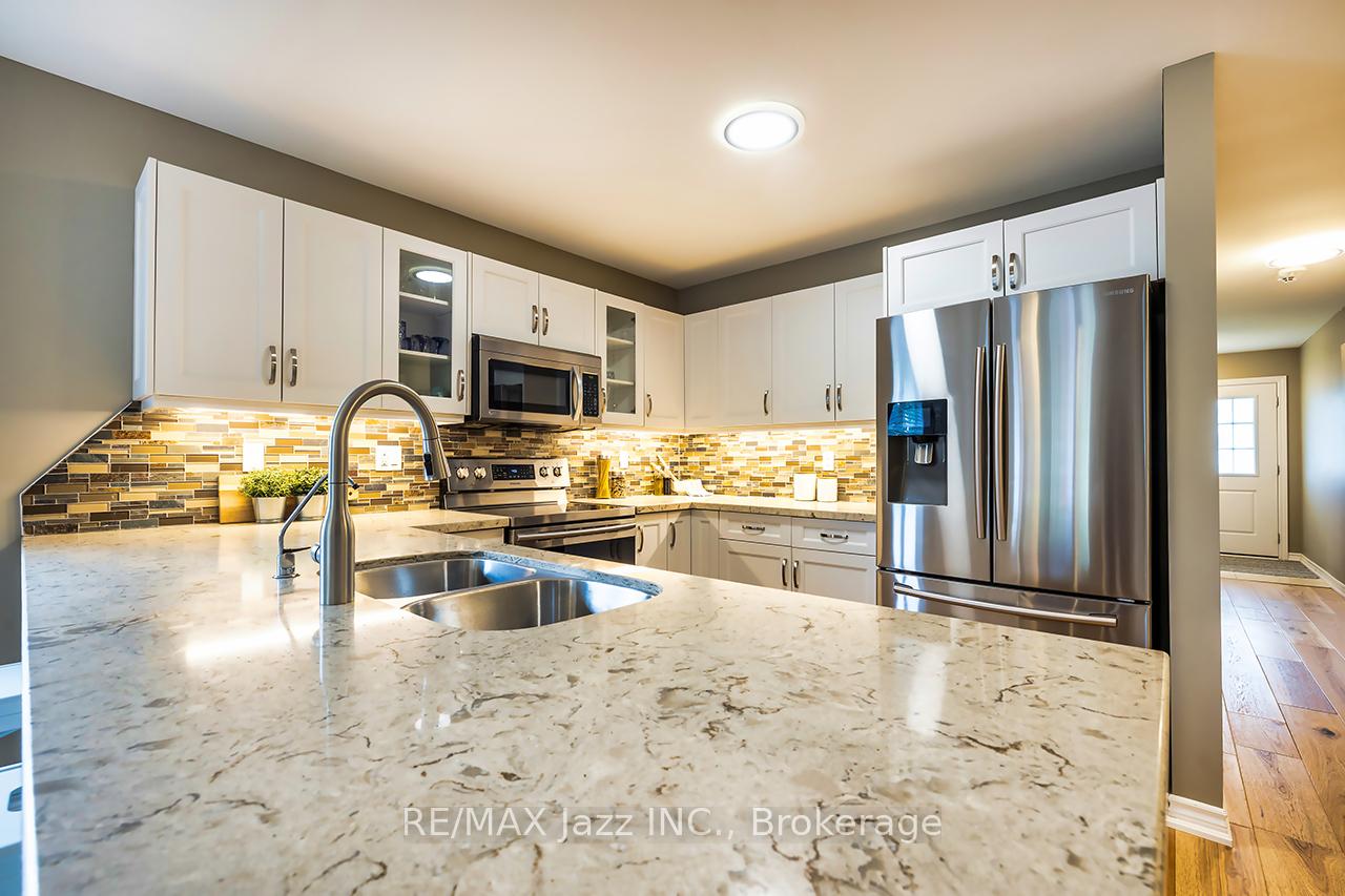 Photo 11 of 706 Ontario Street, Cobourg — HOMEH