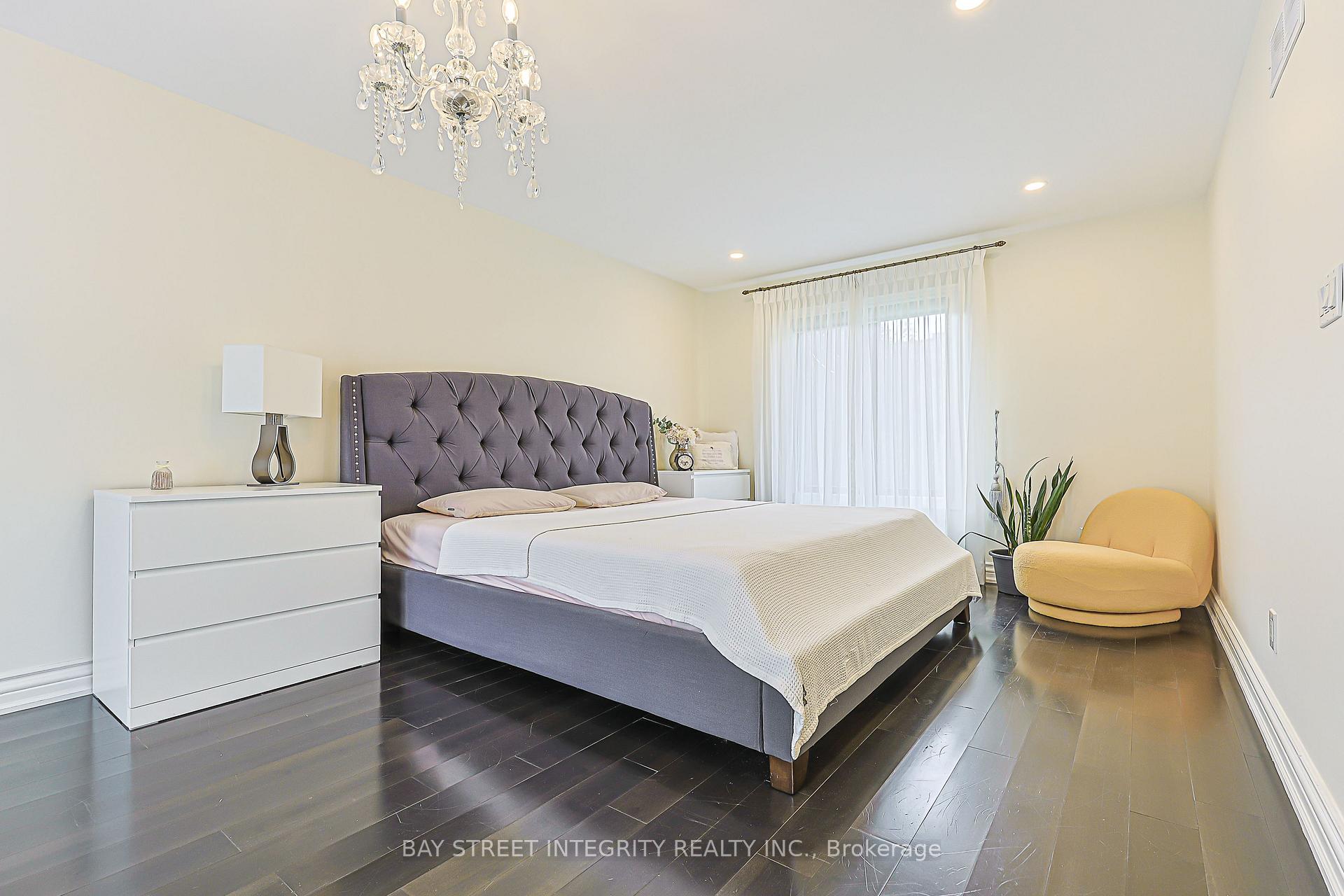 Photo 16 of 33 Deerford Road, North York, Don Valley Village — HOMEH