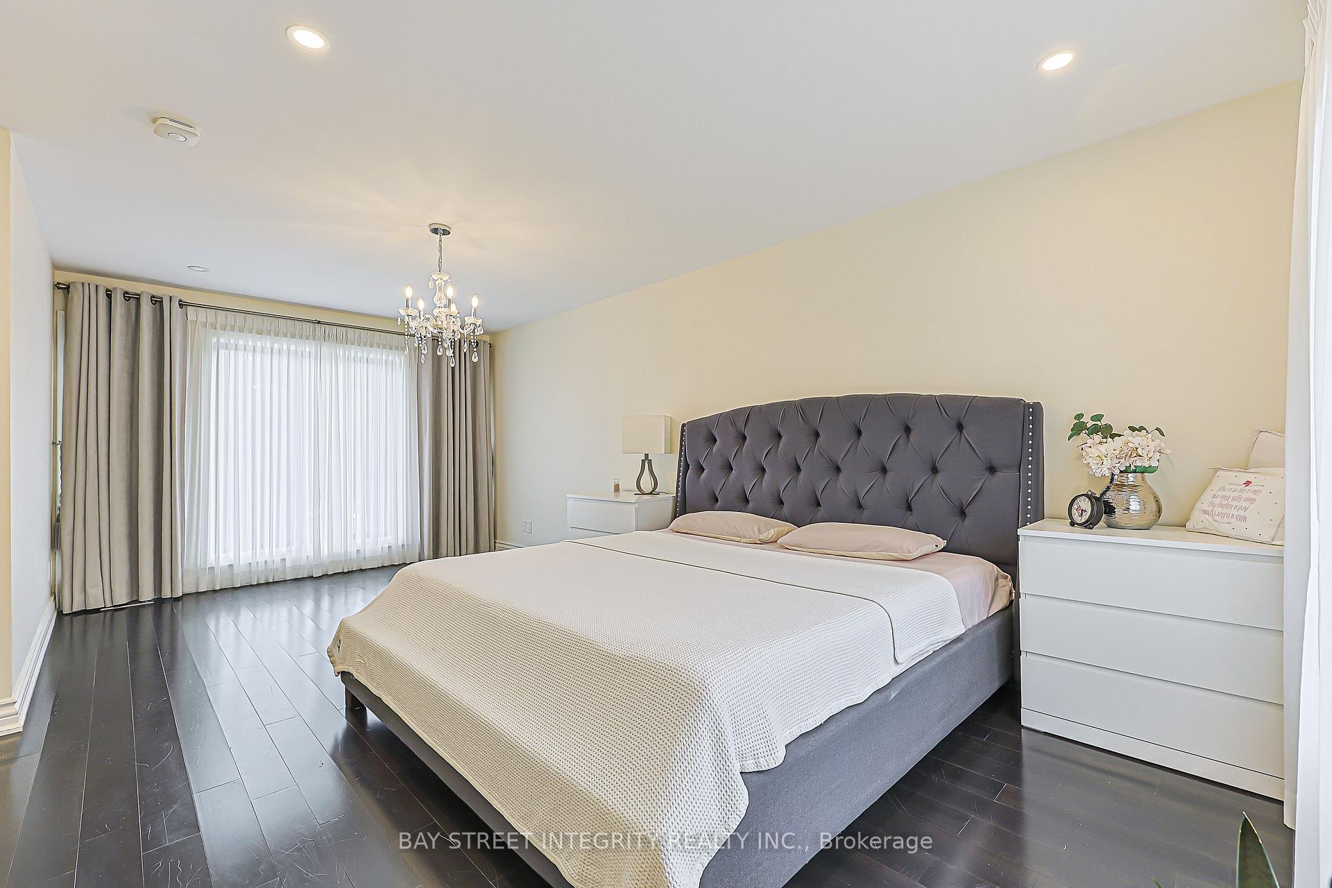 Photo 17 of 33 Deerford Road, North York, Don Valley Village — HOMEH