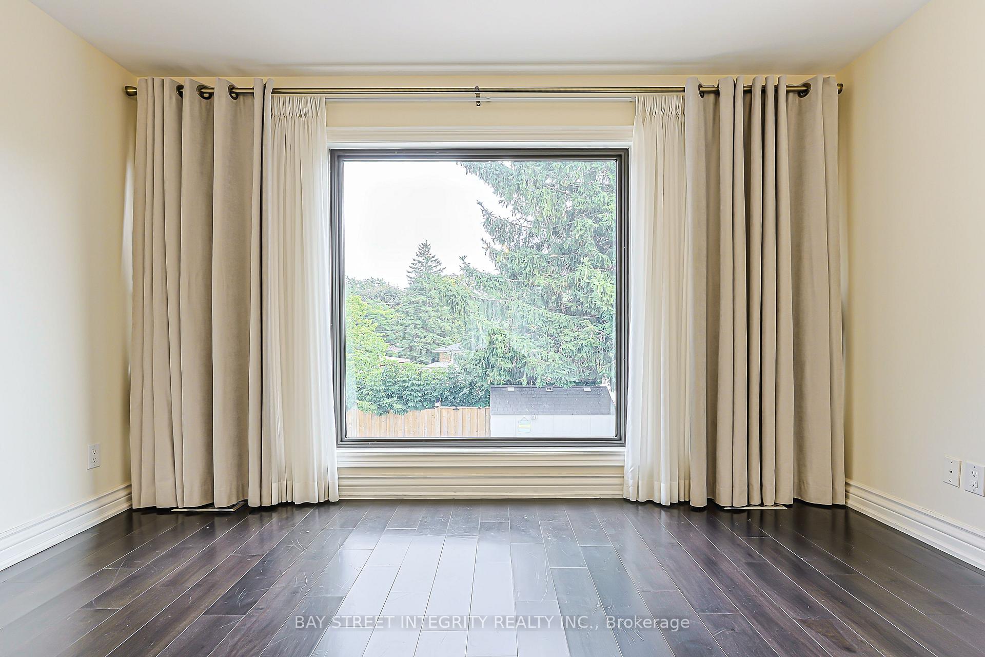 Photo 20 of 33 Deerford Road, North York, Don Valley Village — HOMEH