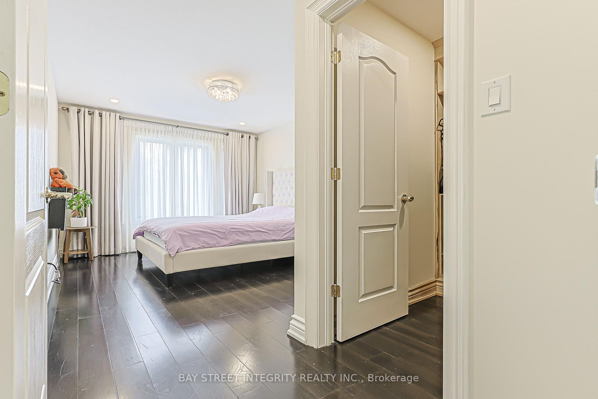 Photo 29 of 33 Deerford Road, North York, Don Valley Village — HOMEH