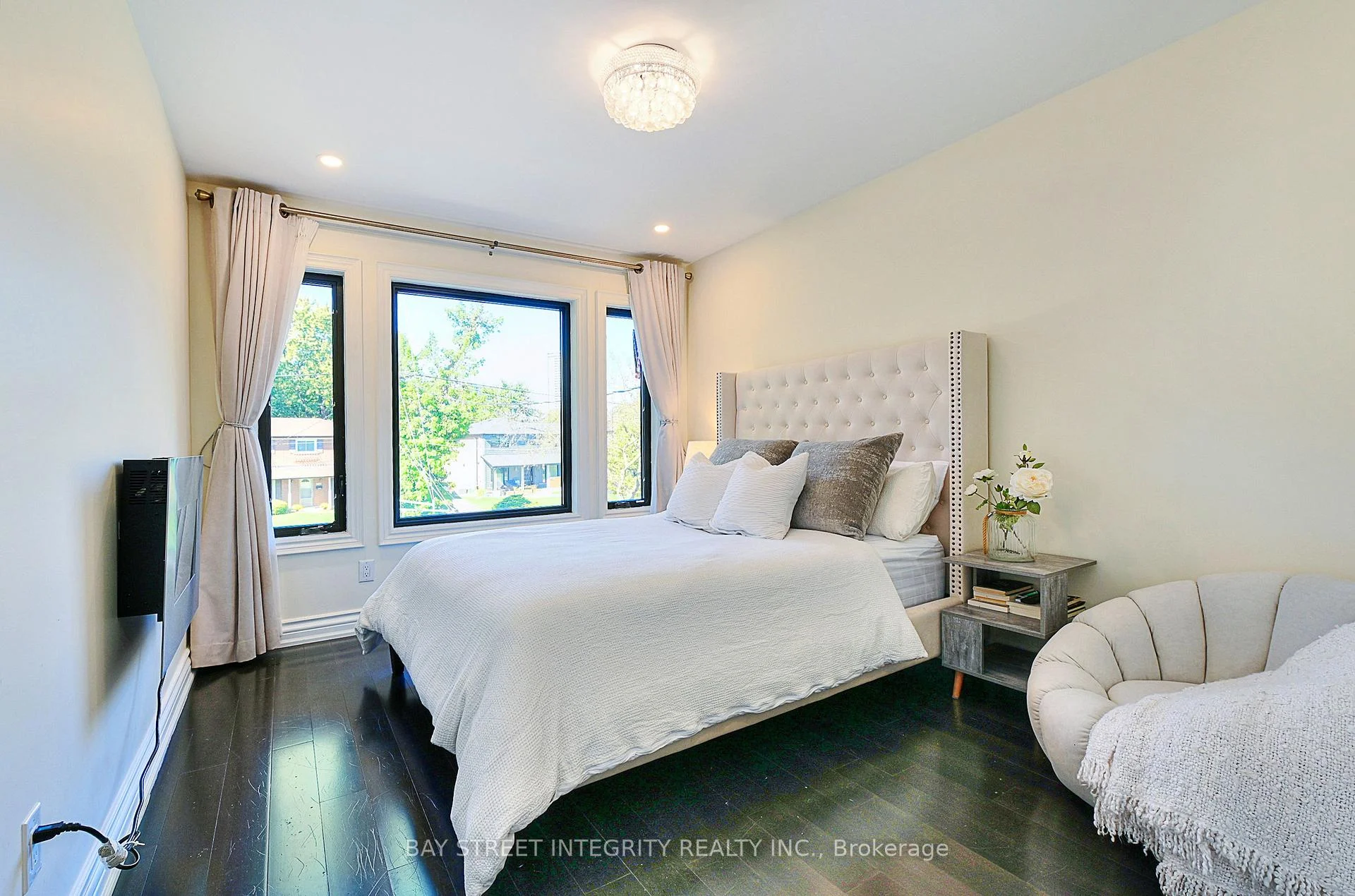Photo 31 of 33 Deerford Road, North York, Don Valley Village — HOMEH