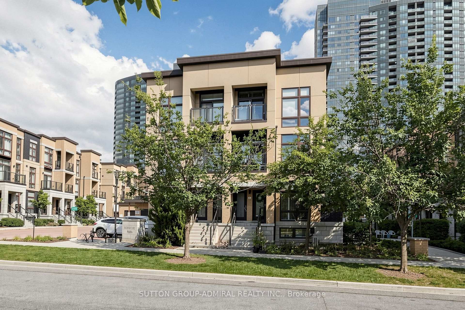 Photo 5 of Unit 41, 19 Eldora Avenue, North York, Newtonbrook West — HOMEH