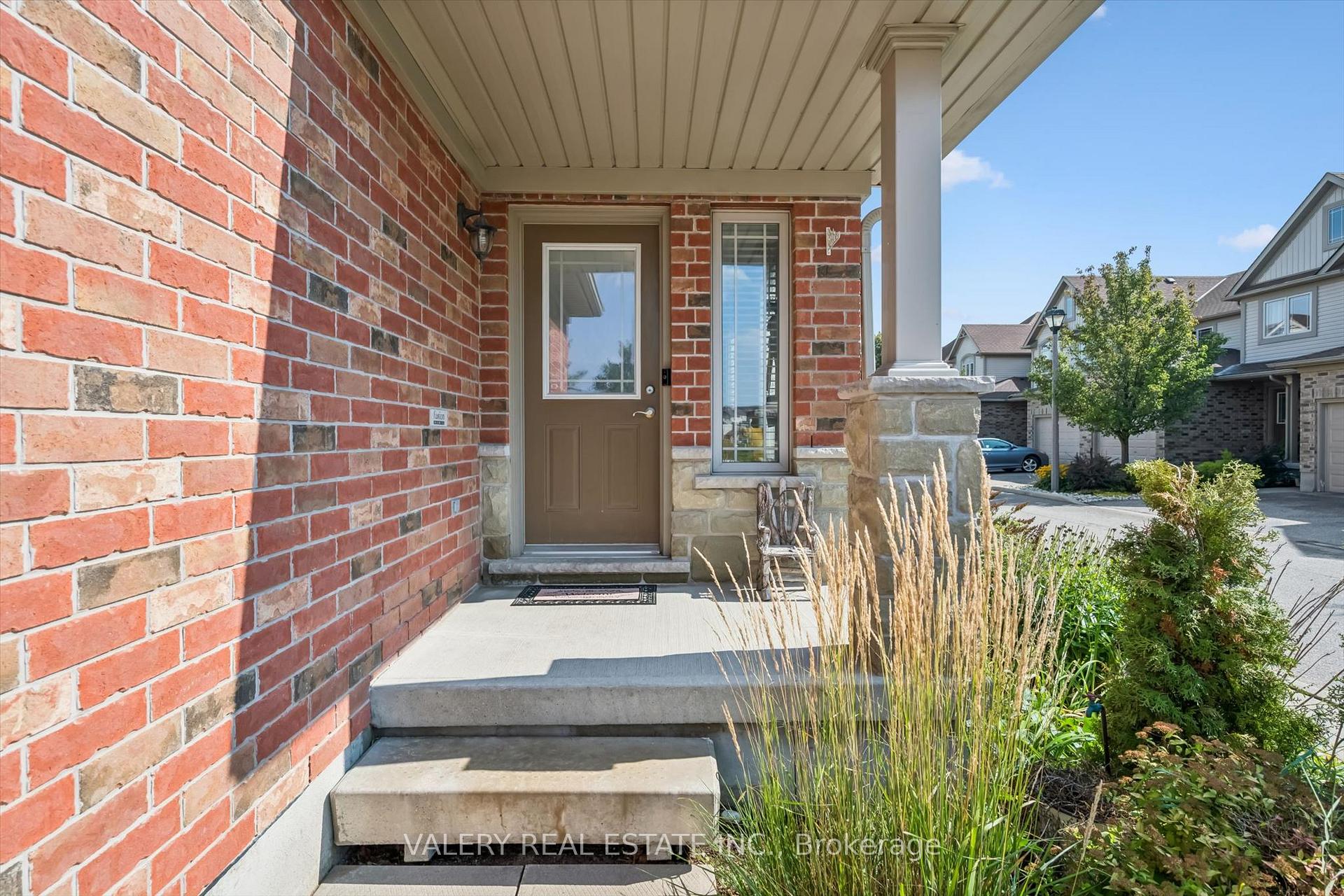 Photo 4 of Unit 26, 355 MacAlister Boulevard, Guelph, Kortright East — HOMEH