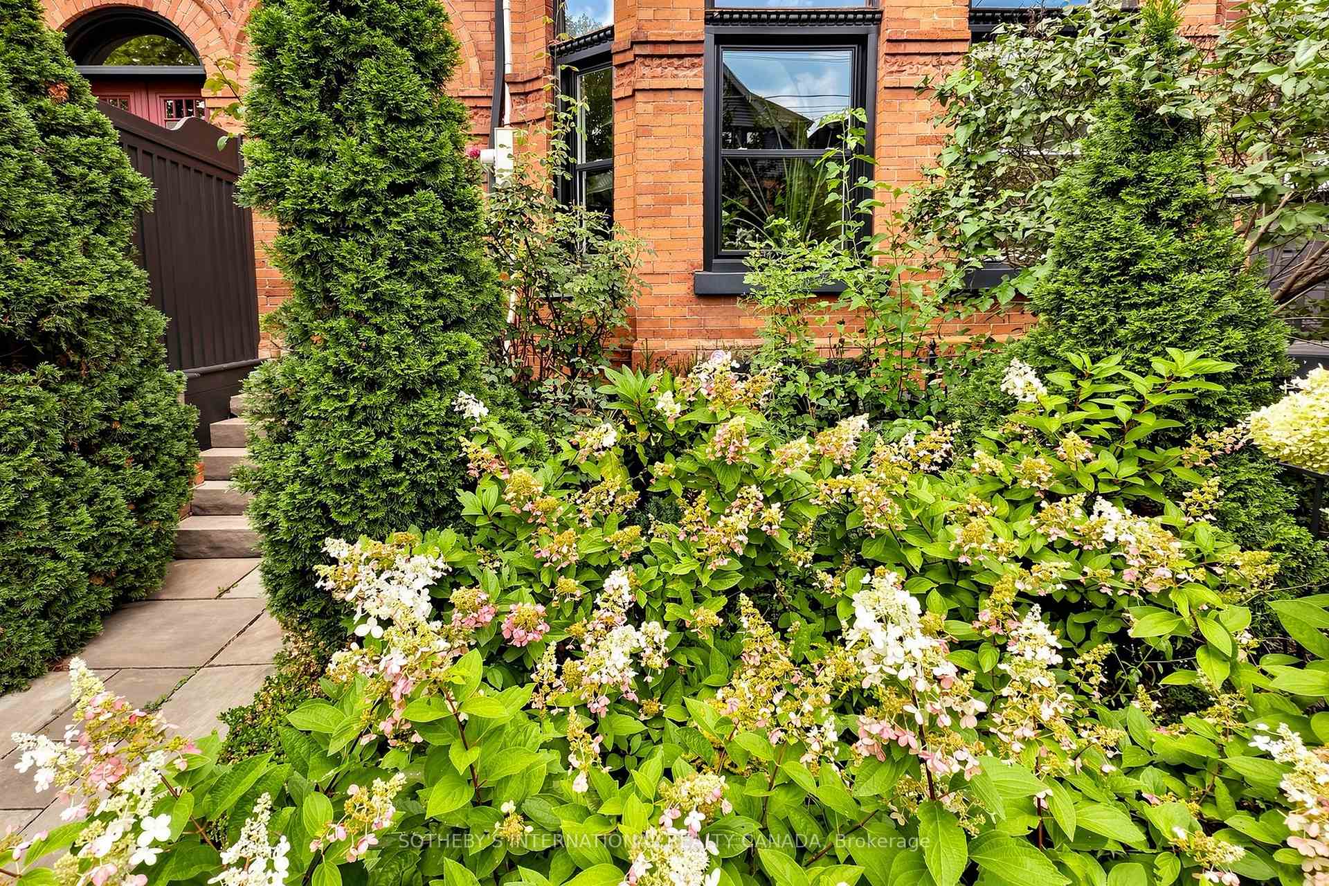 Photo 3 of 328 Wellesley Street E, Toronto, Cabbagetown-South St. James Town — HOMEH