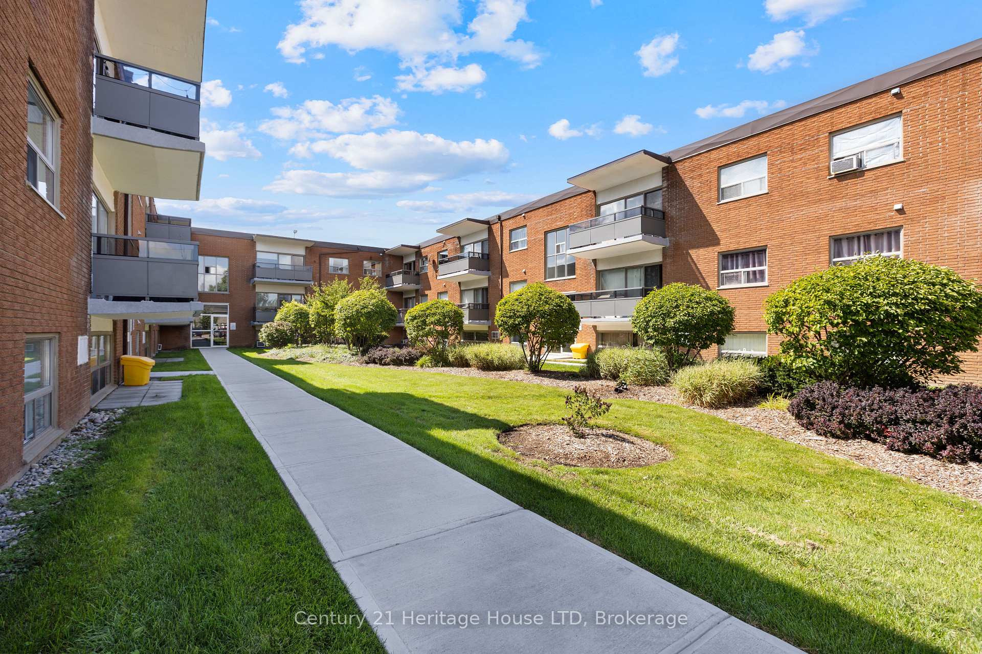Photo 24 of 242 Oakdale Avenue, St. Catharines, Oakdale — HOMEH