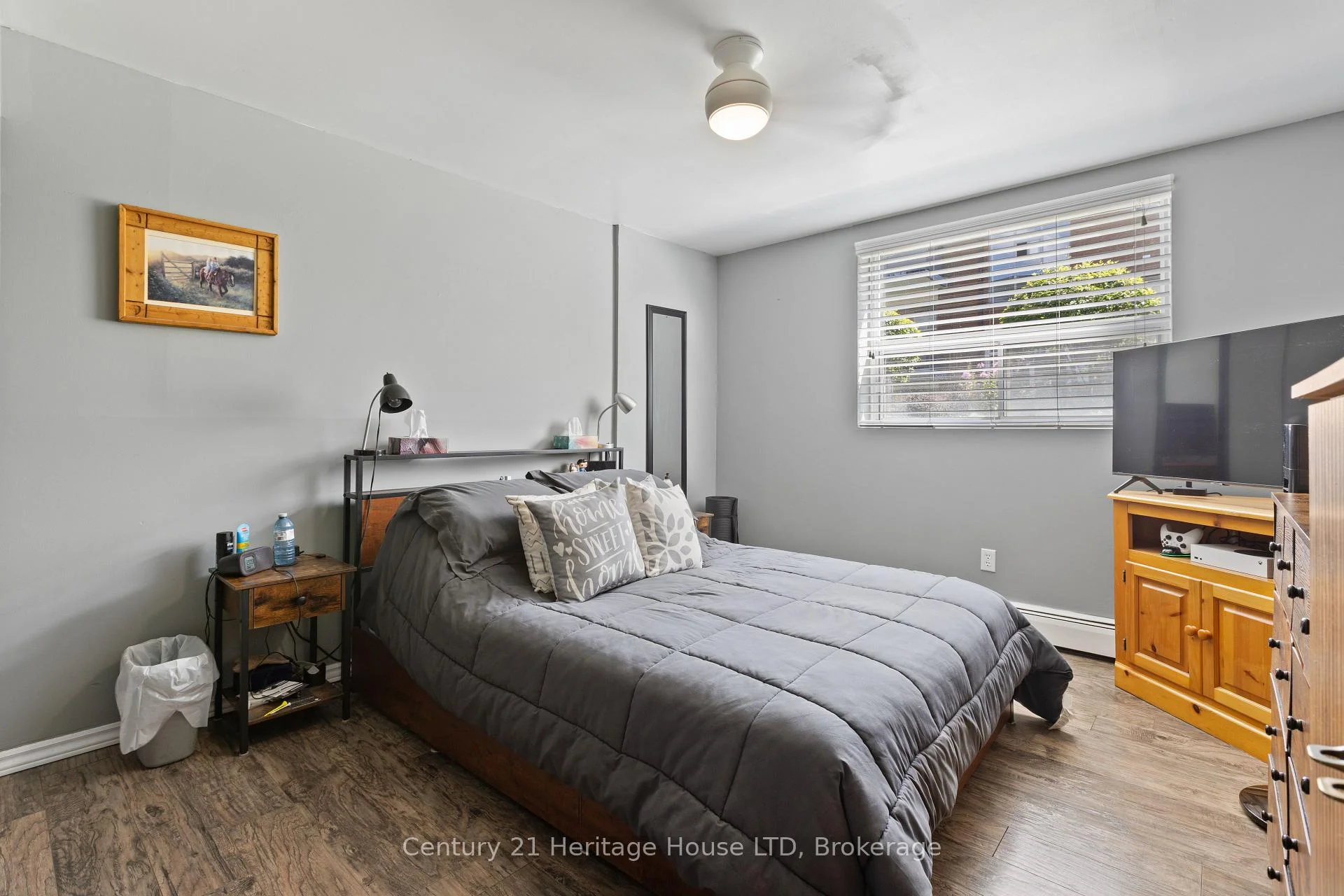 Photo 2 of 242 Oakdale Avenue, St. Catharines, Oakdale — HOMEH