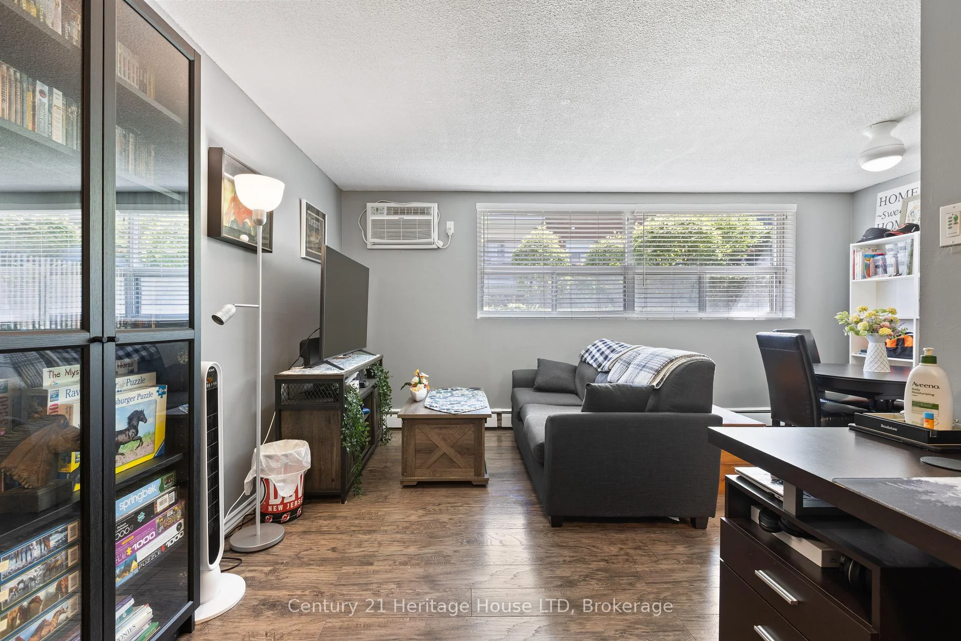 Photo 10 of 242 Oakdale Avenue, St. Catharines, Oakdale — HOMEH