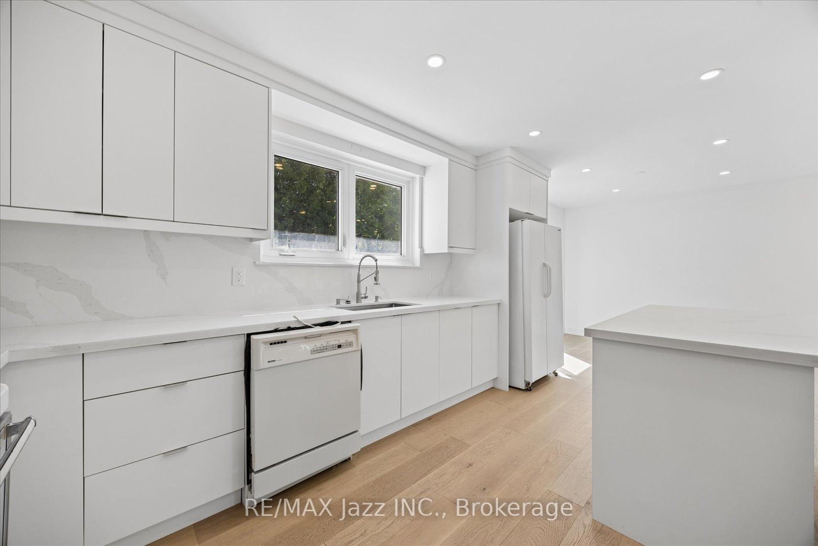 Photo 5 of 243 Acadia Drive, Oshawa, Eastdale — HOMEH