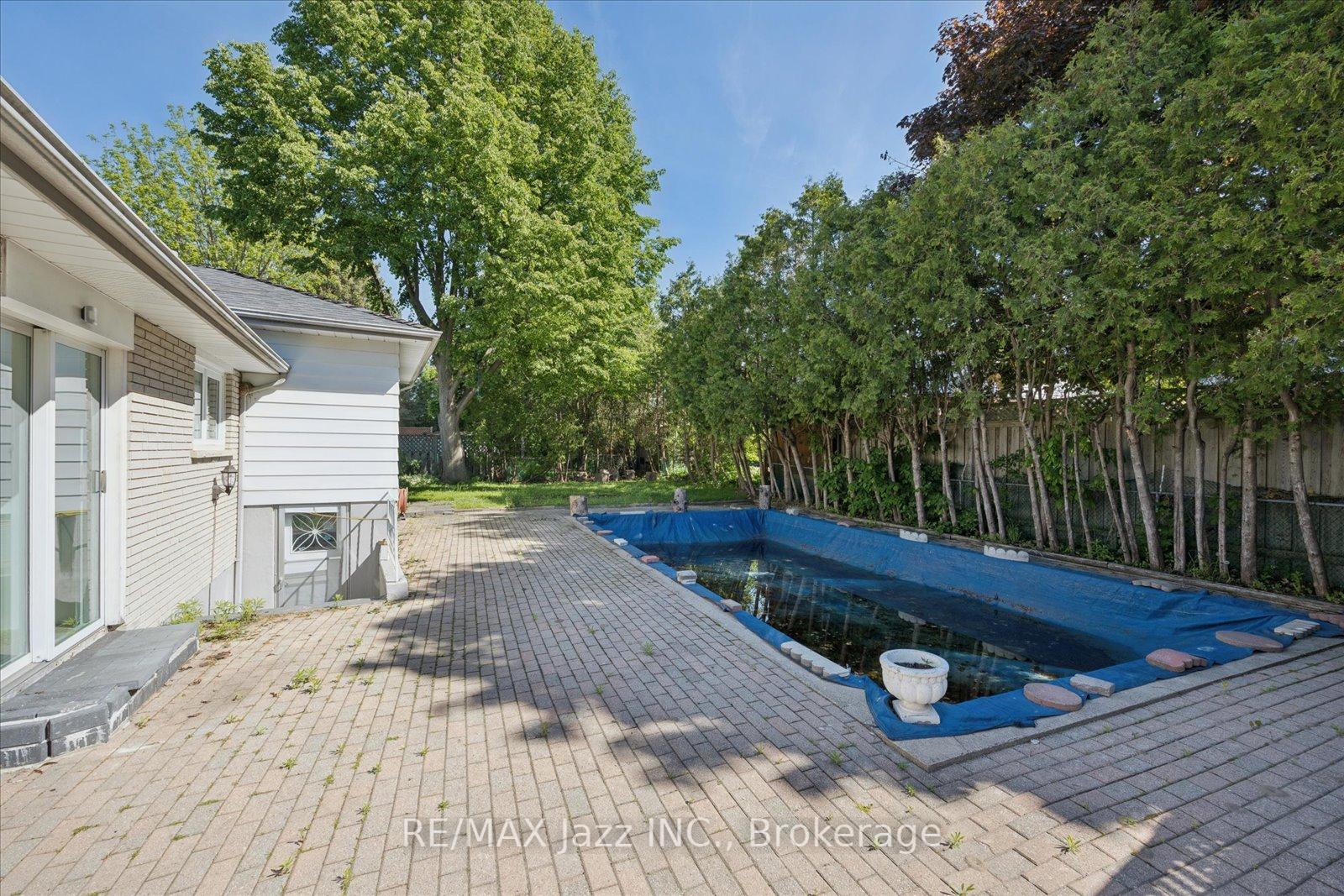 Photo 16 of 243 Acadia Drive, Oshawa, Eastdale — HOMEH