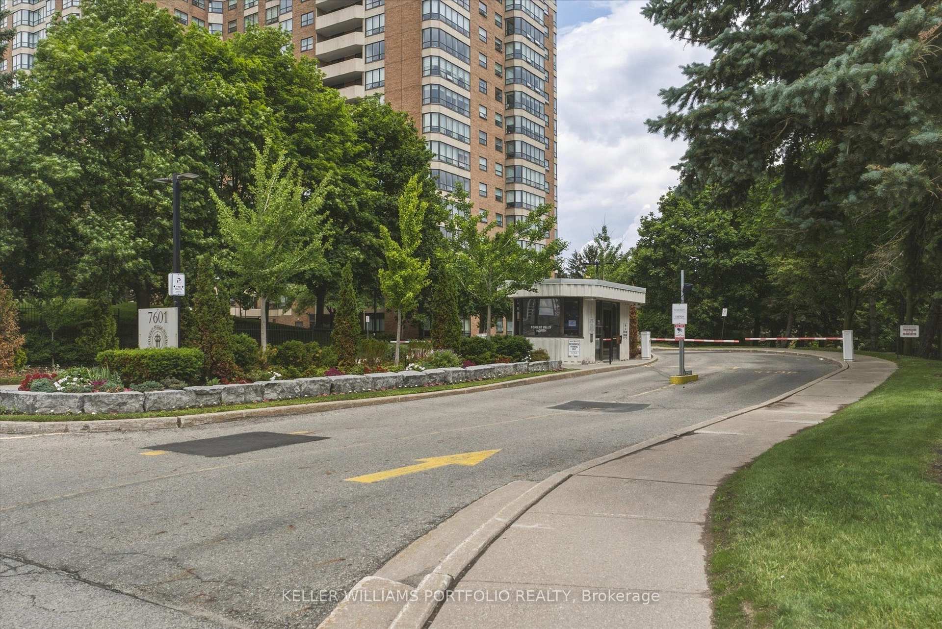 Photo 4 of Unit 515, 7601 Bathurst Street, Vaughan, Crestwood-Springfarm-Yorkhill — HOMEH
