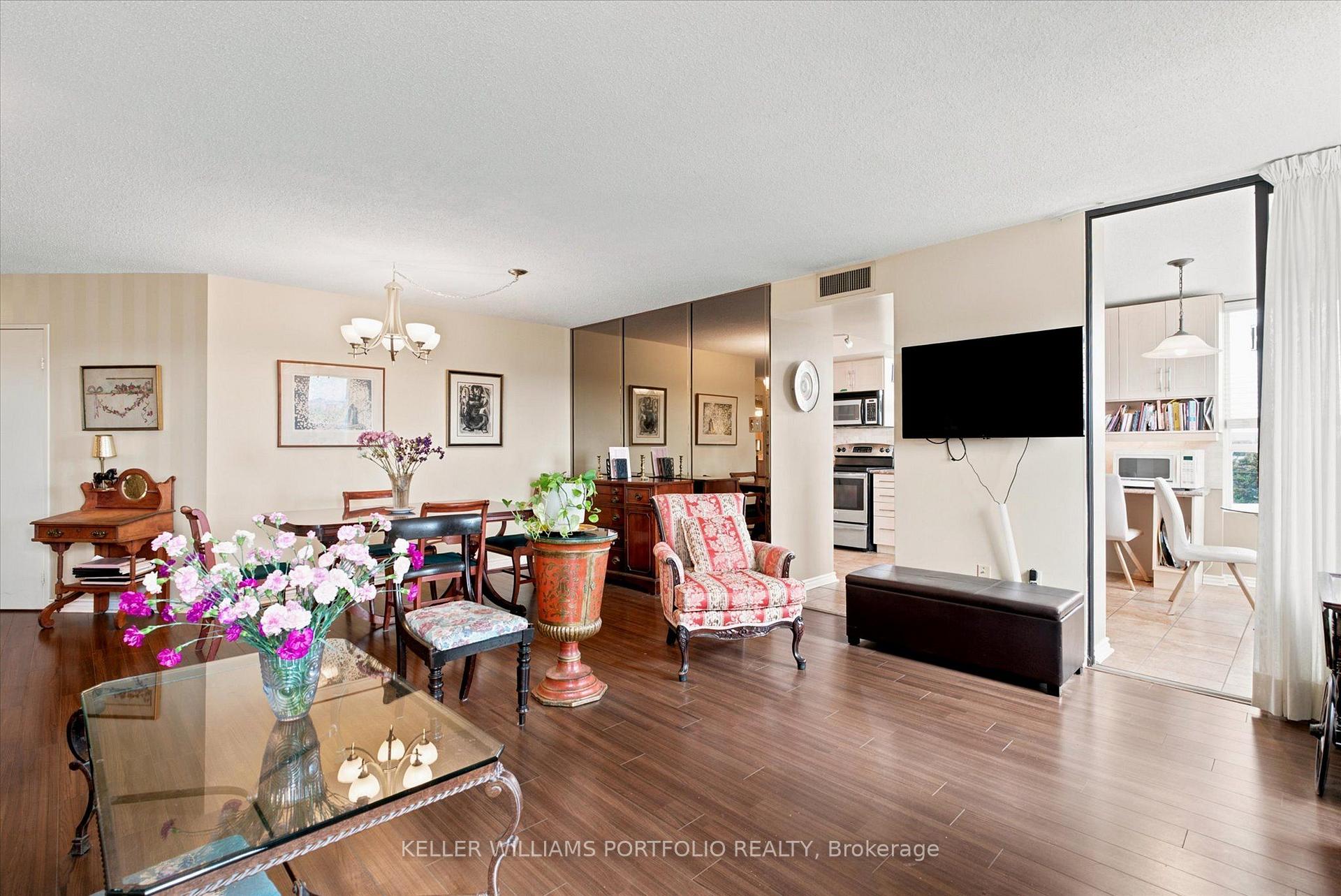 Photo 13 of Unit 515, 7601 Bathurst Street, Vaughan, Crestwood-Springfarm-Yorkhill — HOMEH