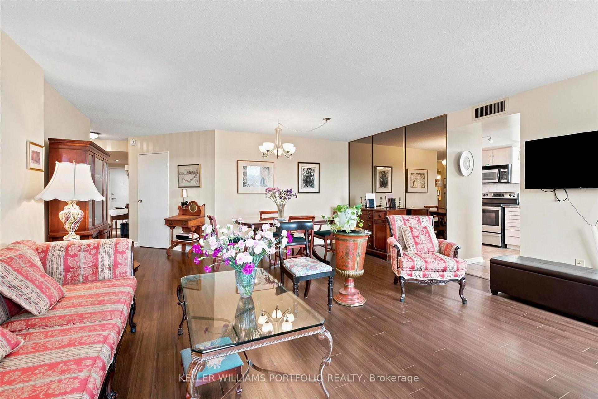 Photo 14 of Unit 515, 7601 Bathurst Street, Vaughan, Crestwood-Springfarm-Yorkhill — HOMEH