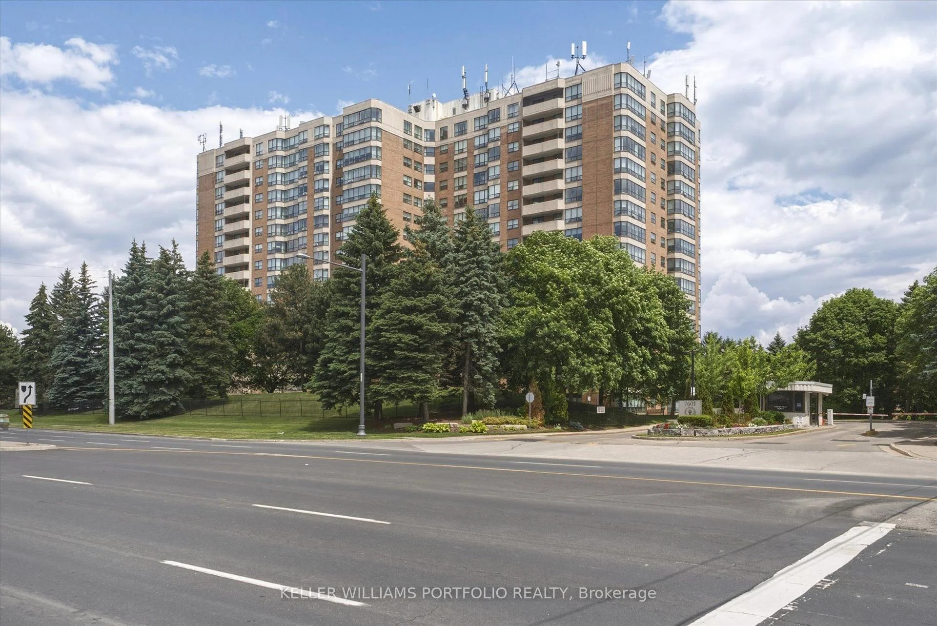 Photo 2 of Unit 515, 7601 Bathurst Street, Vaughan, Crestwood-Springfarm-Yorkhill — HOMEH