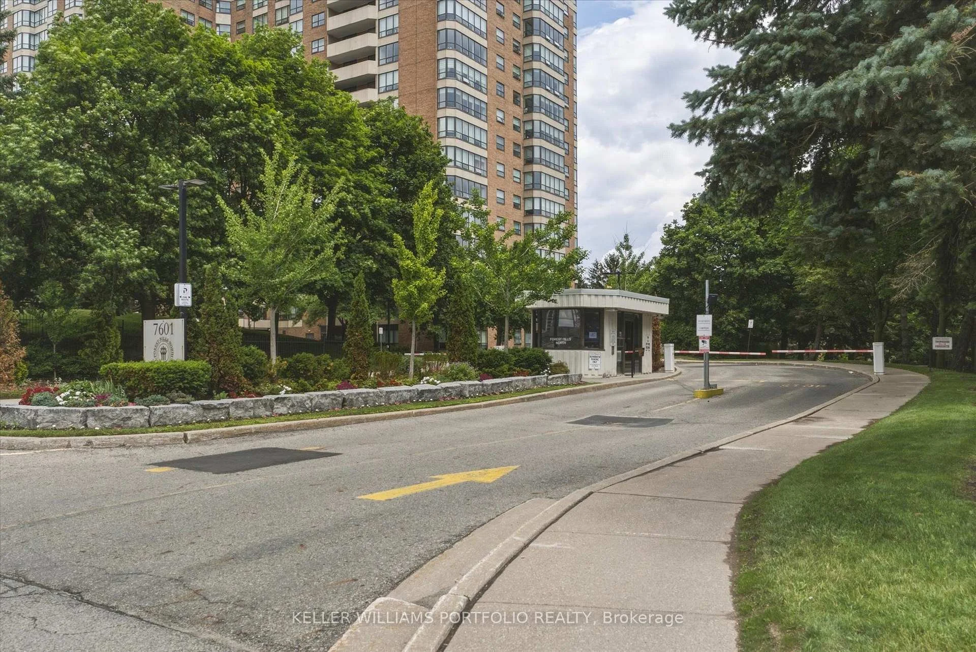 Photo 3 of Unit 515, 7601 Bathurst Street, Vaughan, Crestwood-Springfarm-Yorkhill — HOMEH
