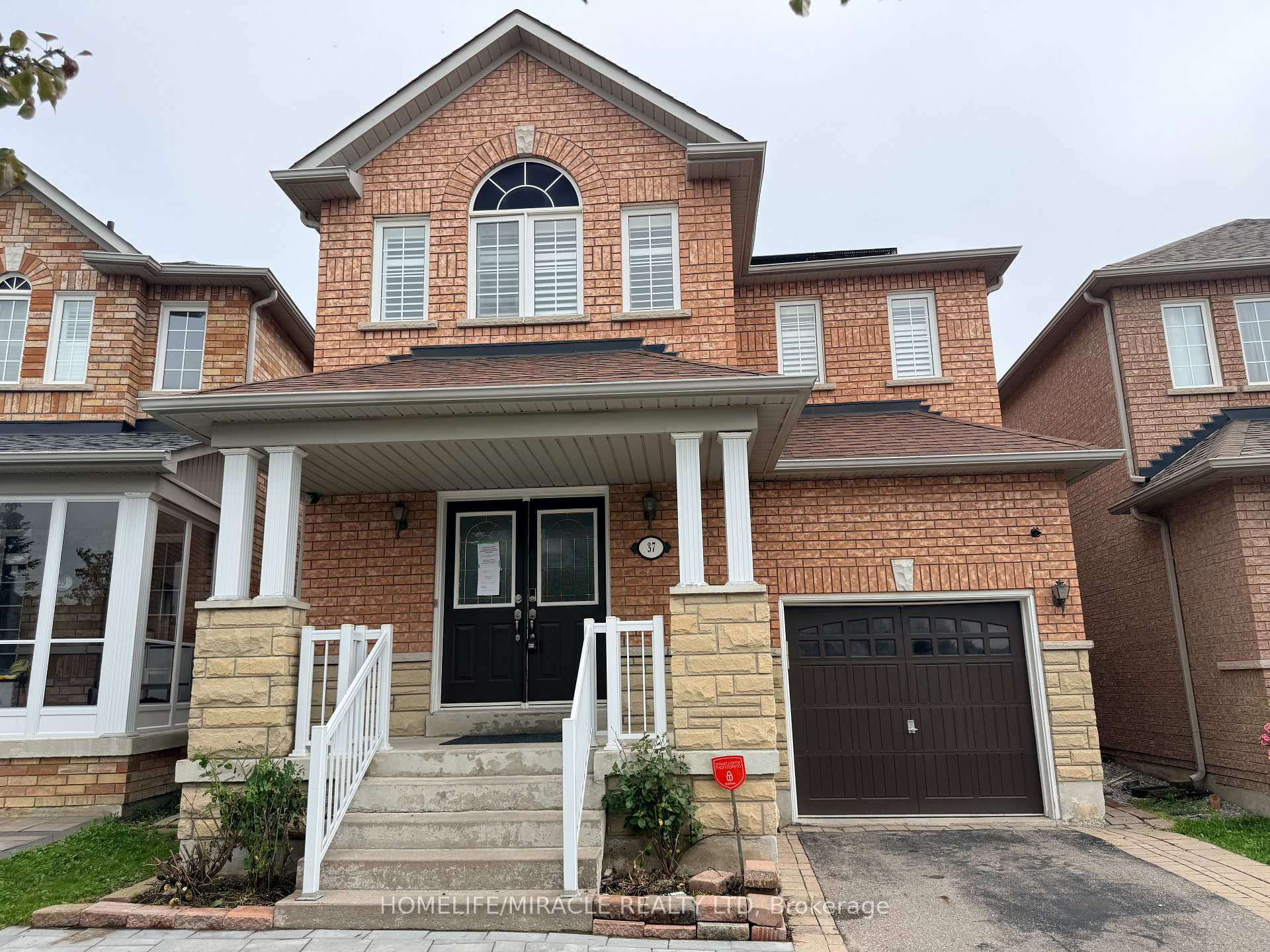 Photo 2 of 37 Rachett Road, Markham, Greensborough — HOMEH