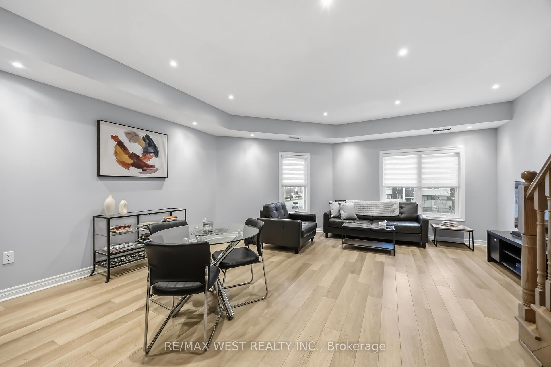 Photo 5 of Unit 32, 3905 Major MacKenzie Drive, Vaughan, Vellore Village — HOMEH