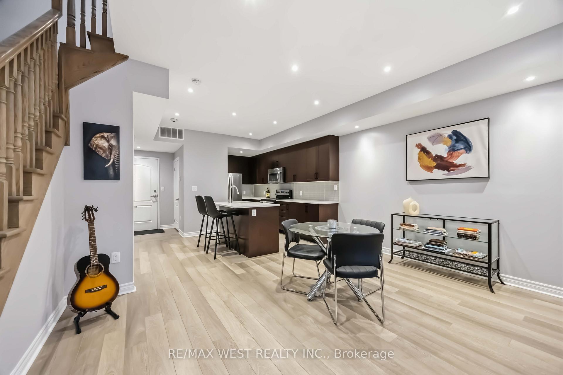 Photo 6 of Unit 32, 3905 Major MacKenzie Drive, Vaughan, Vellore Village — HOMEH