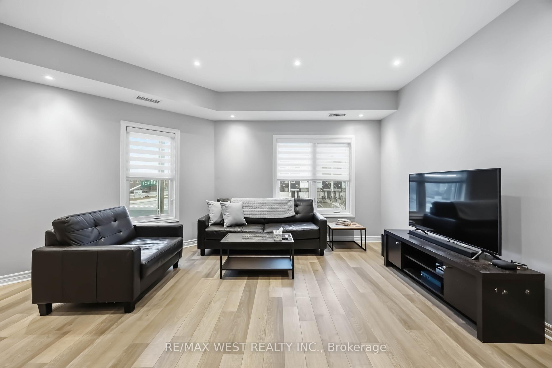 Photo 7 of Unit 32, 3905 Major MacKenzie Drive, Vaughan, Vellore Village — HOMEH