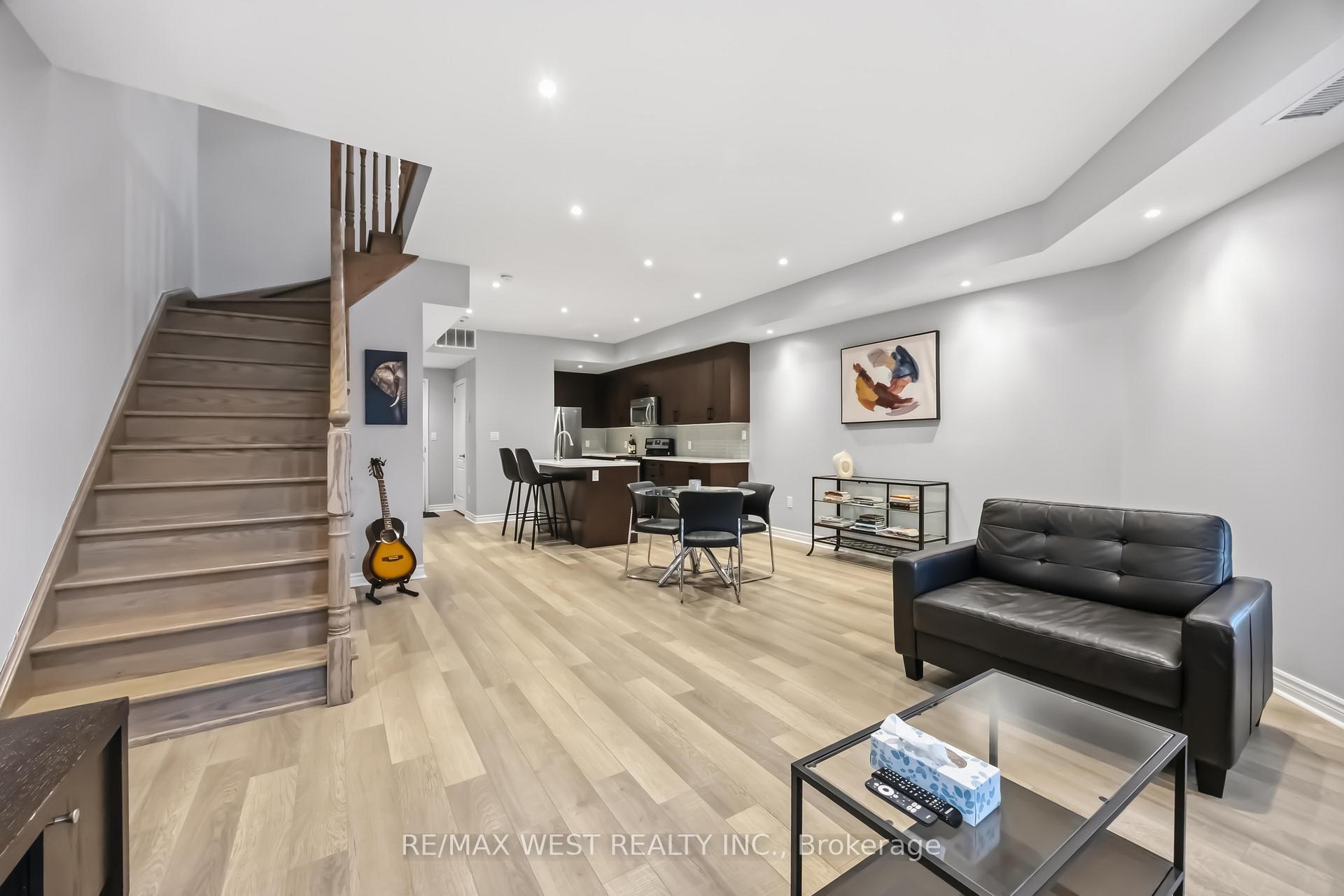 Photo 9 of Unit 32, 3905 Major MacKenzie Drive, Vaughan, Vellore Village — HOMEH