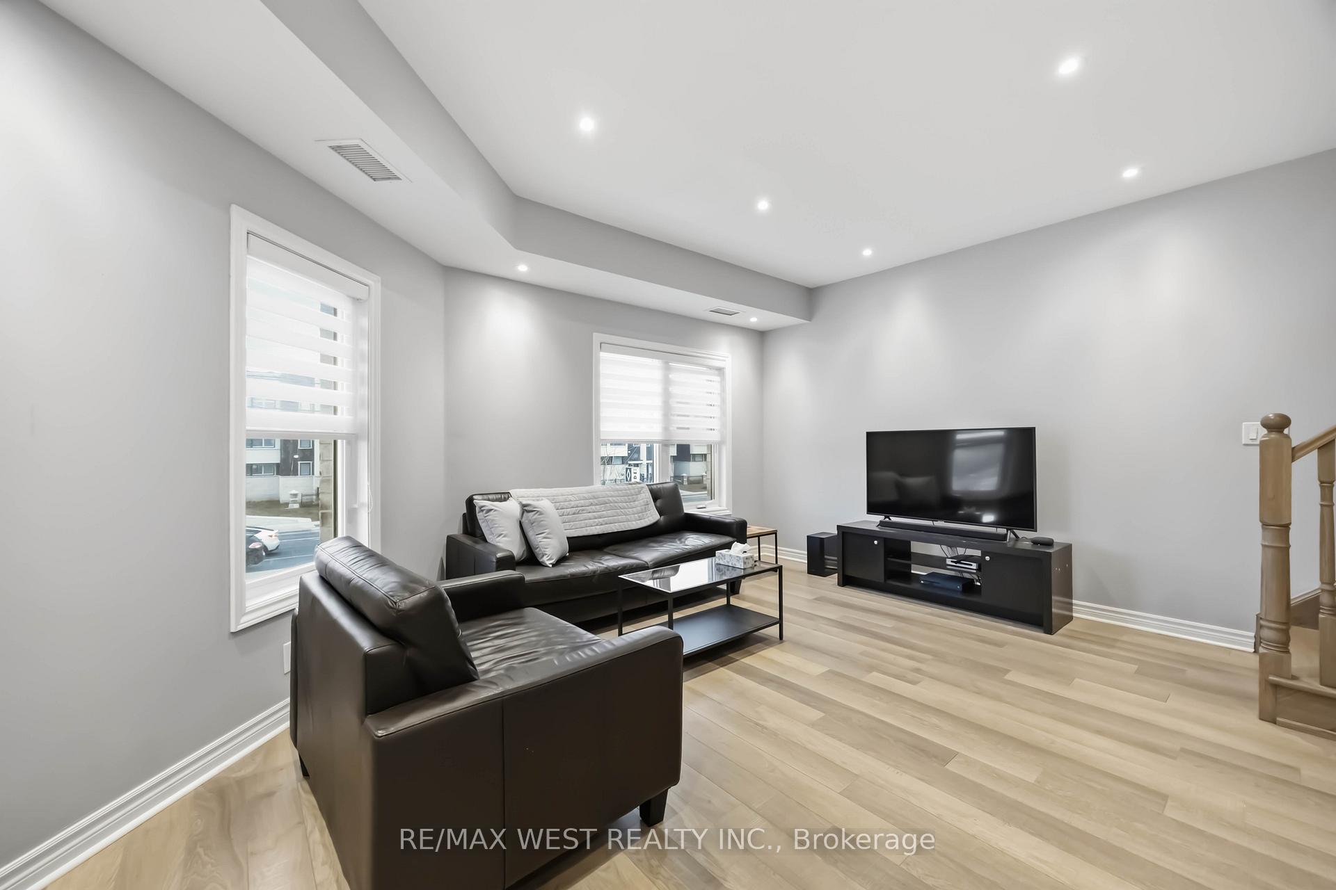 Photo 8 of Unit 32, 3905 Major MacKenzie Drive, Vaughan, Vellore Village — HOMEH