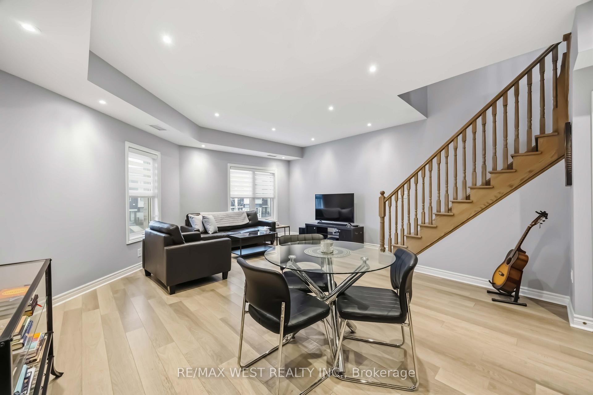 Photo 10 of Unit 32, 3905 Major MacKenzie Drive, Vaughan, Vellore Village — HOMEH