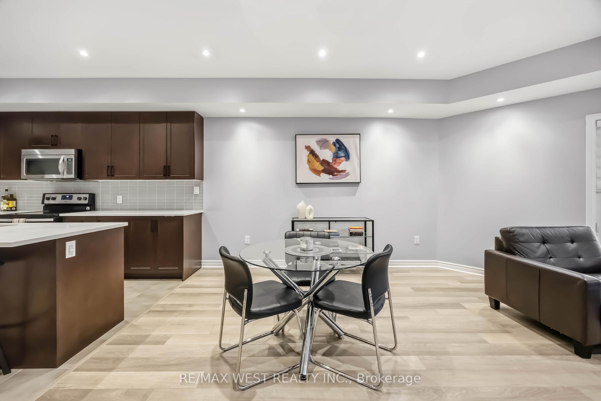 Photo 11 of Unit 32, 3905 Major MacKenzie Drive, Vaughan, Vellore Village — HOMEH