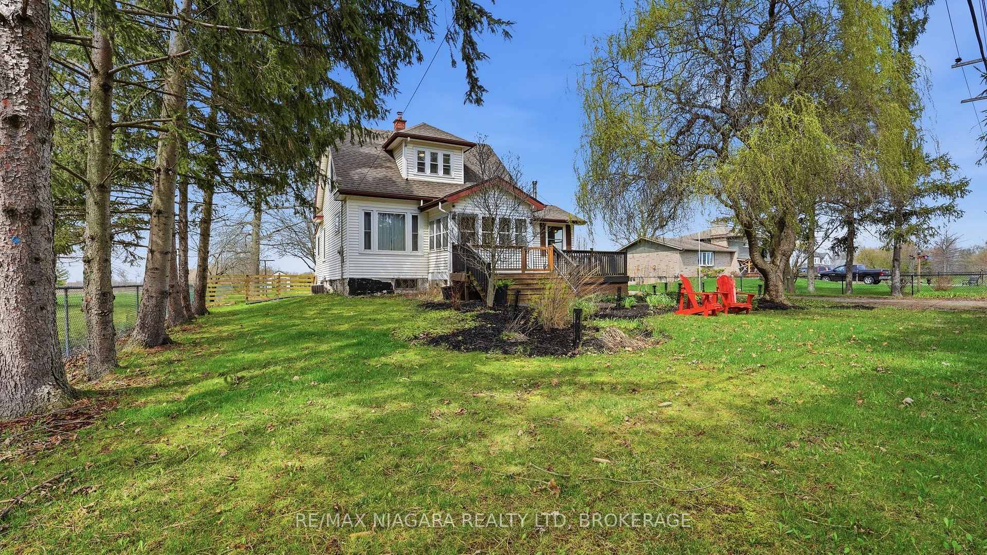 Photo 2 of 106 Colborne Street, Welland, Broadway — HOMEH