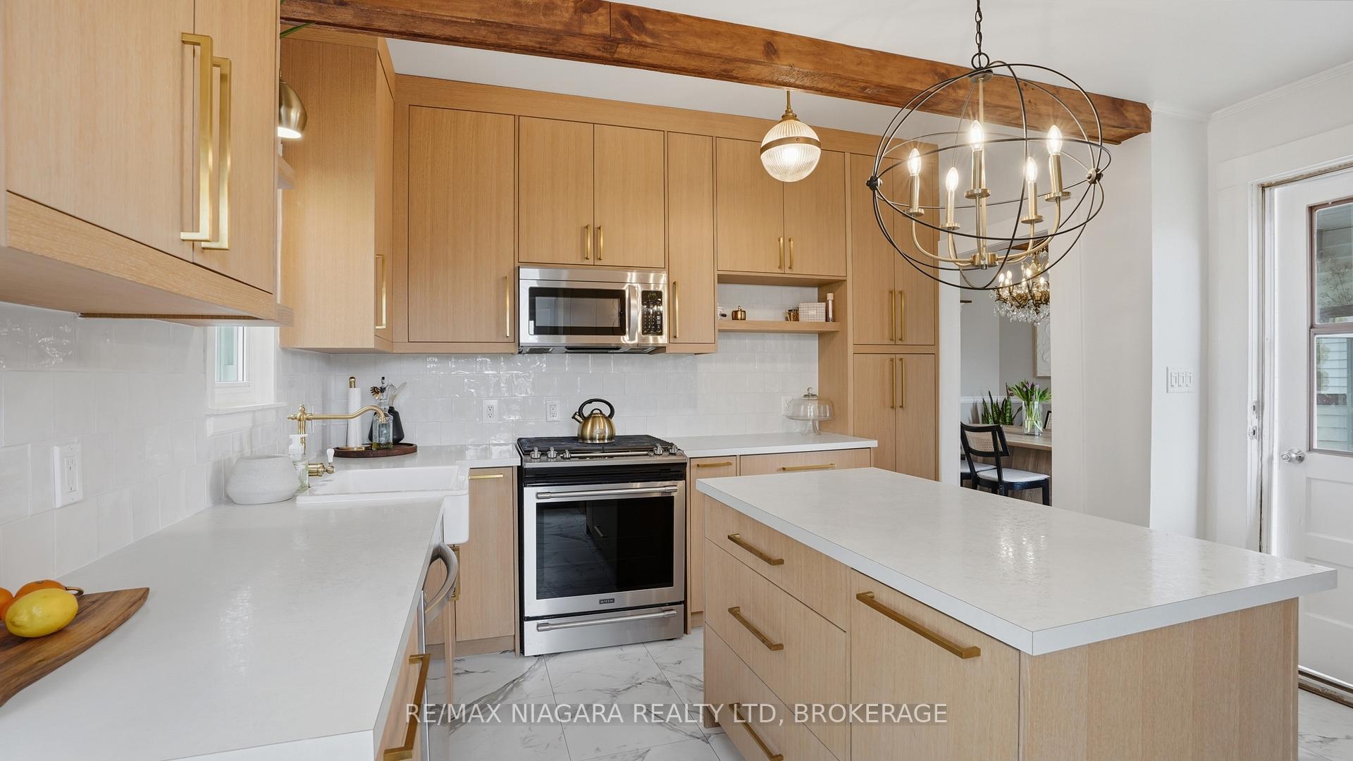 Photo 9 of 106 Colborne Street, Welland, Broadway — HOMEH