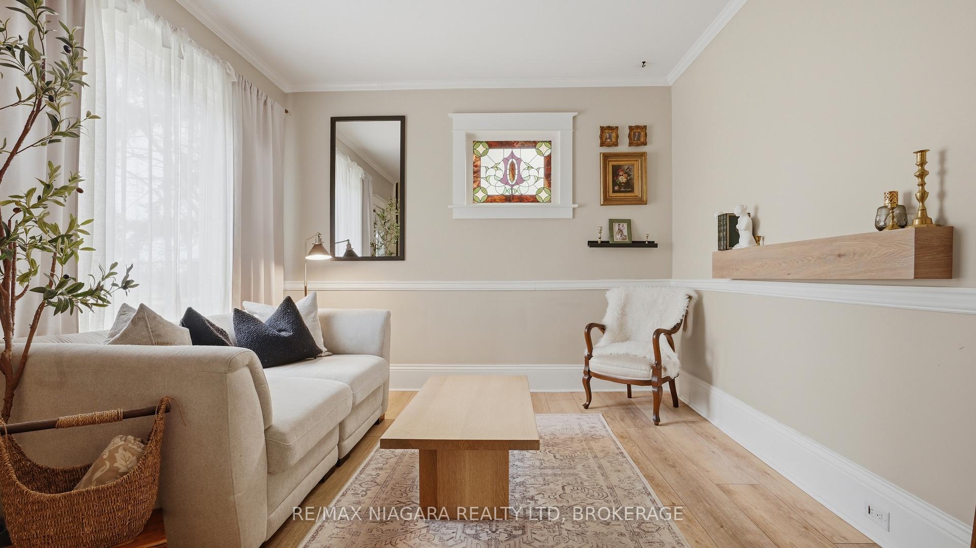 Photo 10 of 106 Colborne Street, Welland, Broadway — HOMEH