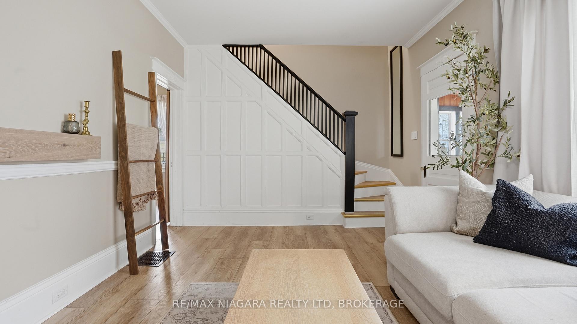 Photo 12 of 106 Colborne Street, Welland, Broadway — HOMEH