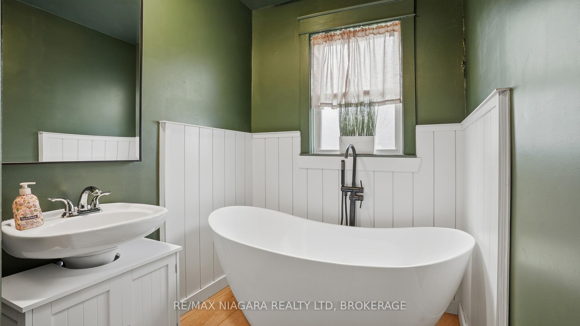 Photo 15 of 106 Colborne Street, Welland, Broadway — HOMEH