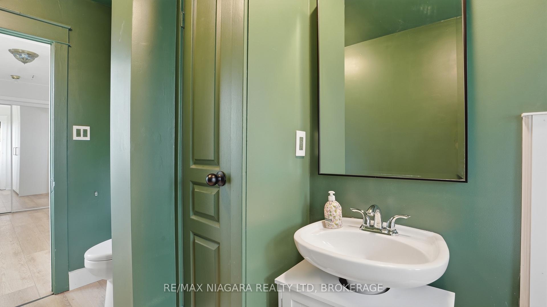 Photo 16 of 106 Colborne Street, Welland, Broadway — HOMEH