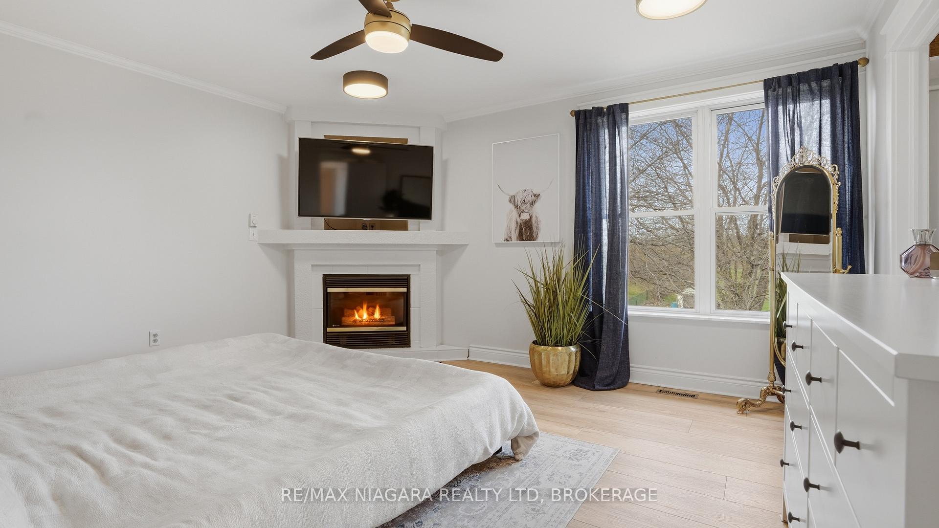 Photo 19 of 106 Colborne Street, Welland, Broadway — HOMEH