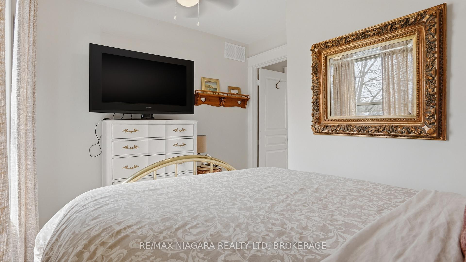 Photo 25 of 106 Colborne Street, Welland, Broadway — HOMEH