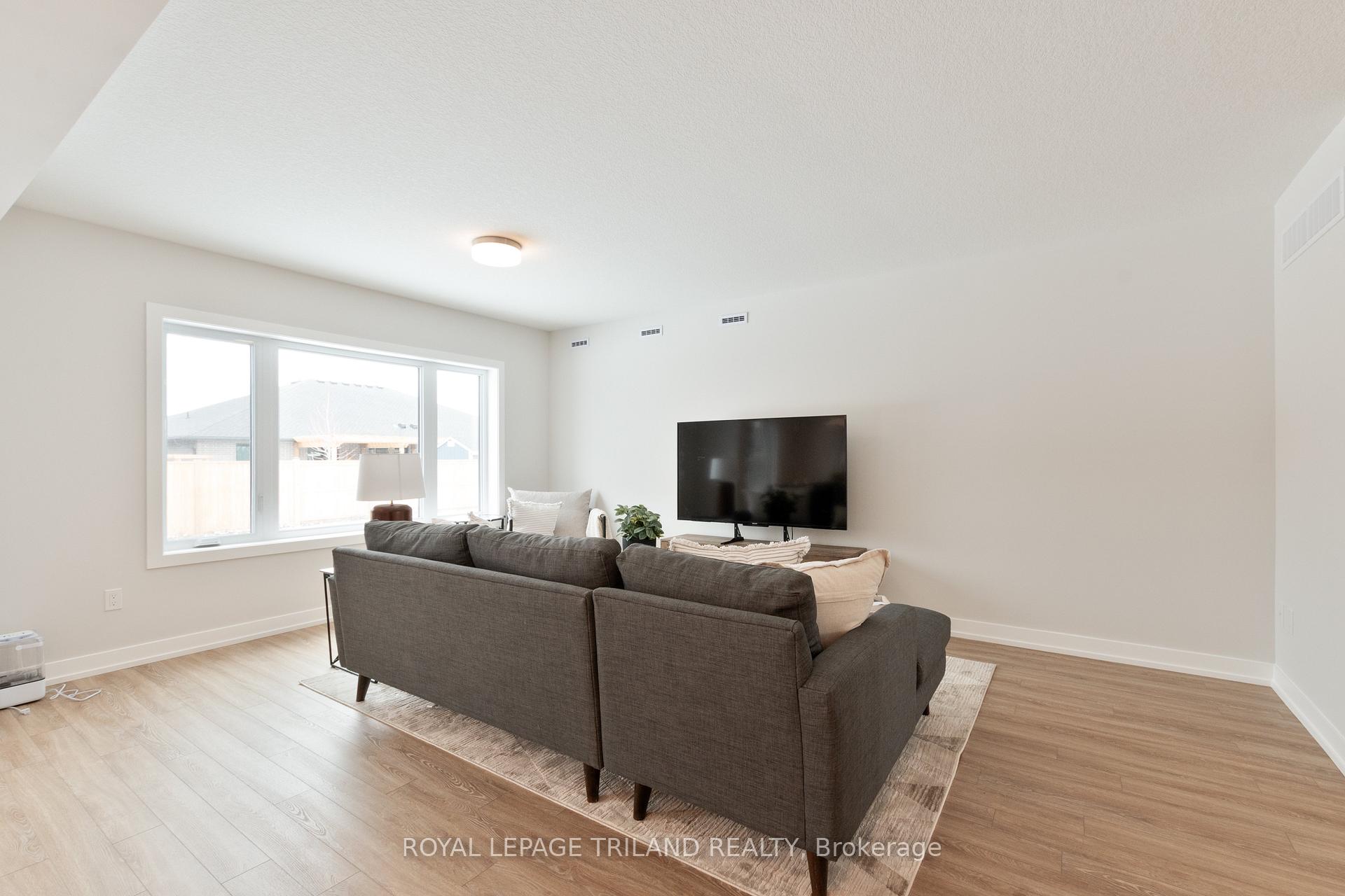 Photo 12 of 112 Styles Drive, St. Thomas — HOMEH