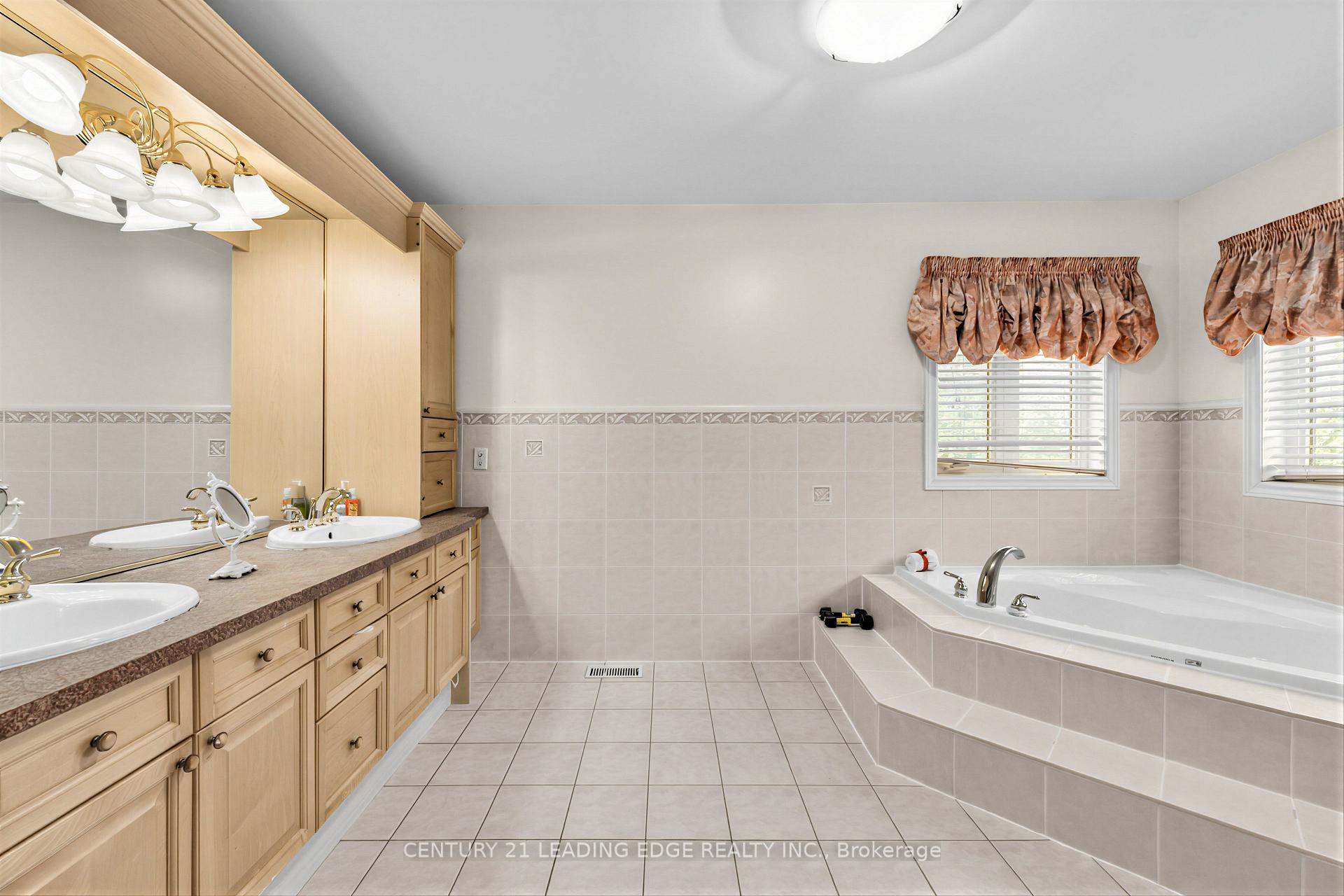 Photo 22 of 15 Upper Ridge Court, Markham, Rouge Fairways — HOMEH