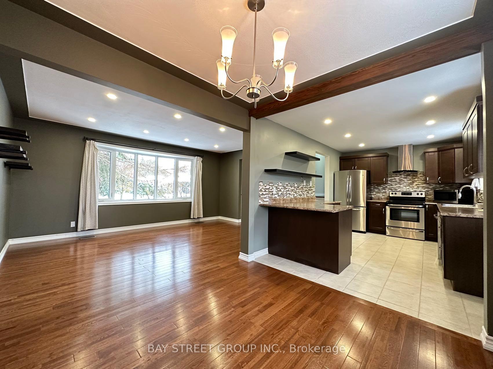 Photo 2 of 49 Howland Drive, Kitchener, Laurentian Hills — HOMEH