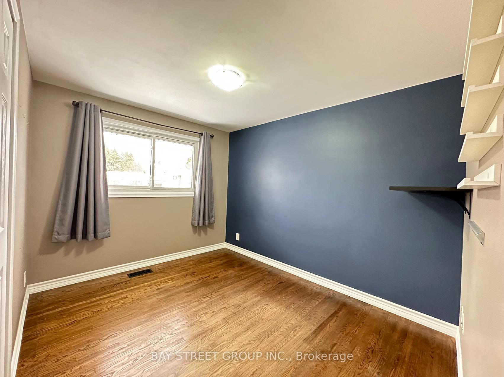 Photo 13 of 49 Howland Drive, Kitchener, Laurentian Hills — HOMEH