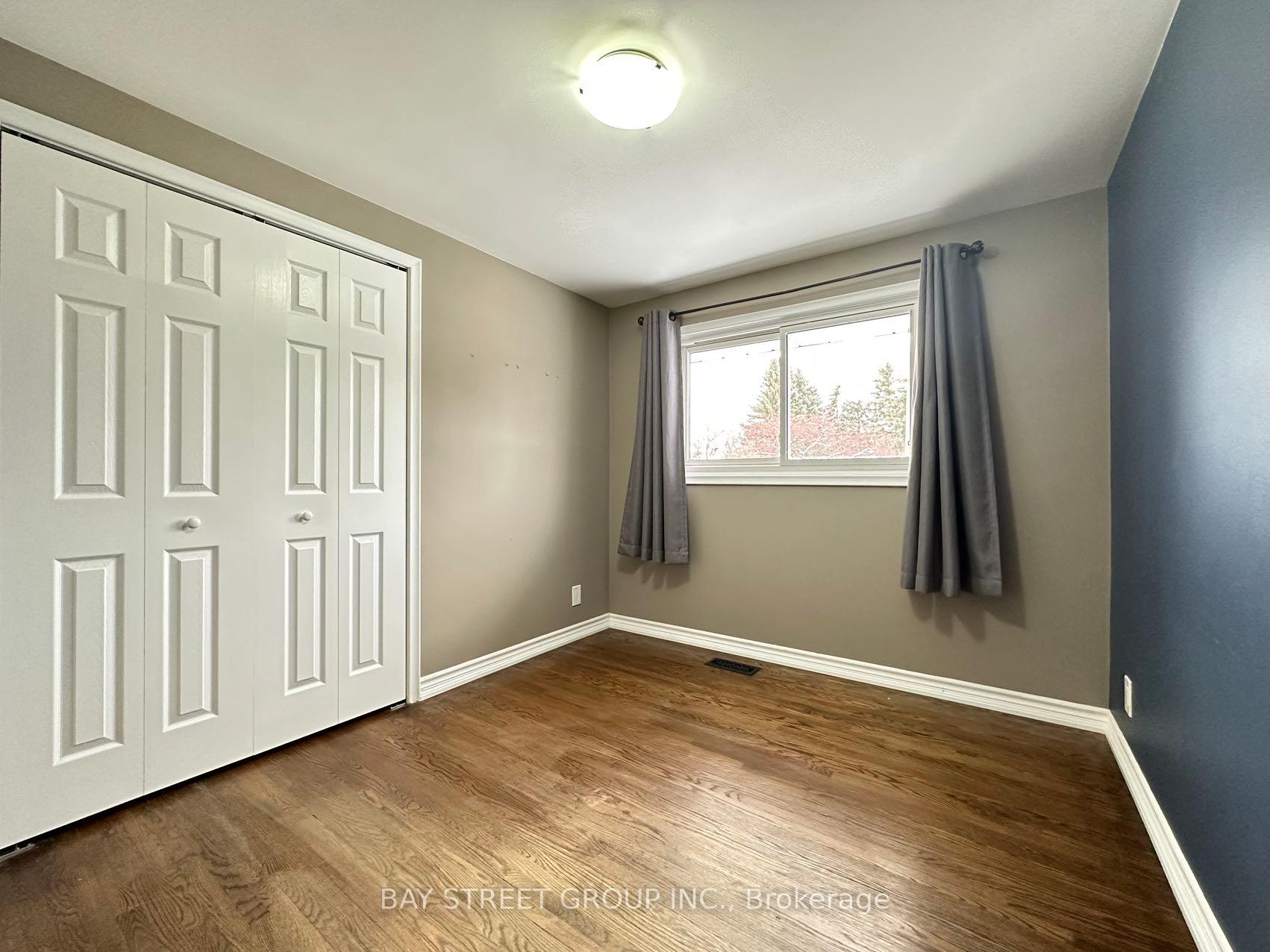 Photo 15 of 49 Howland Drive, Kitchener, Laurentian Hills — HOMEH