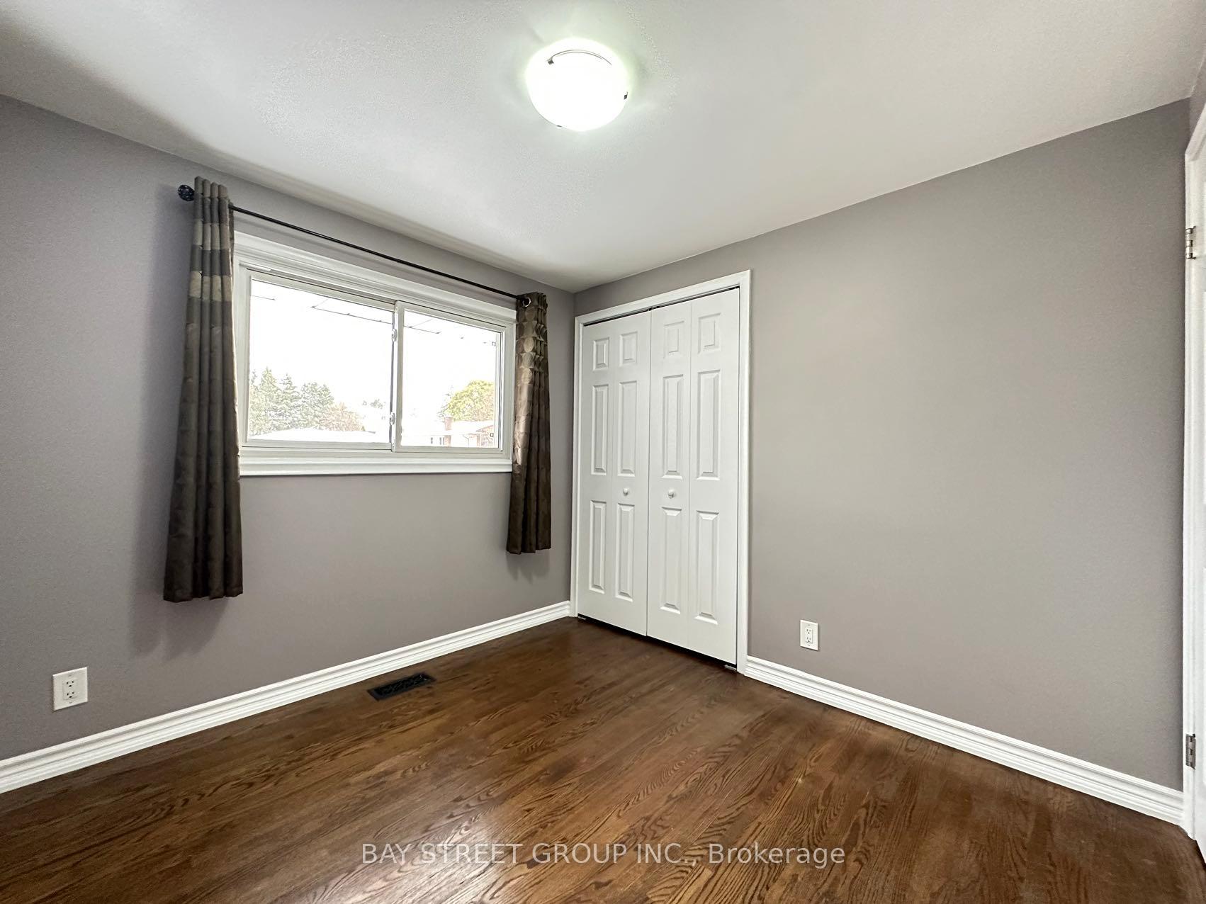 Photo 17 of 49 Howland Drive, Kitchener, Laurentian Hills — HOMEH