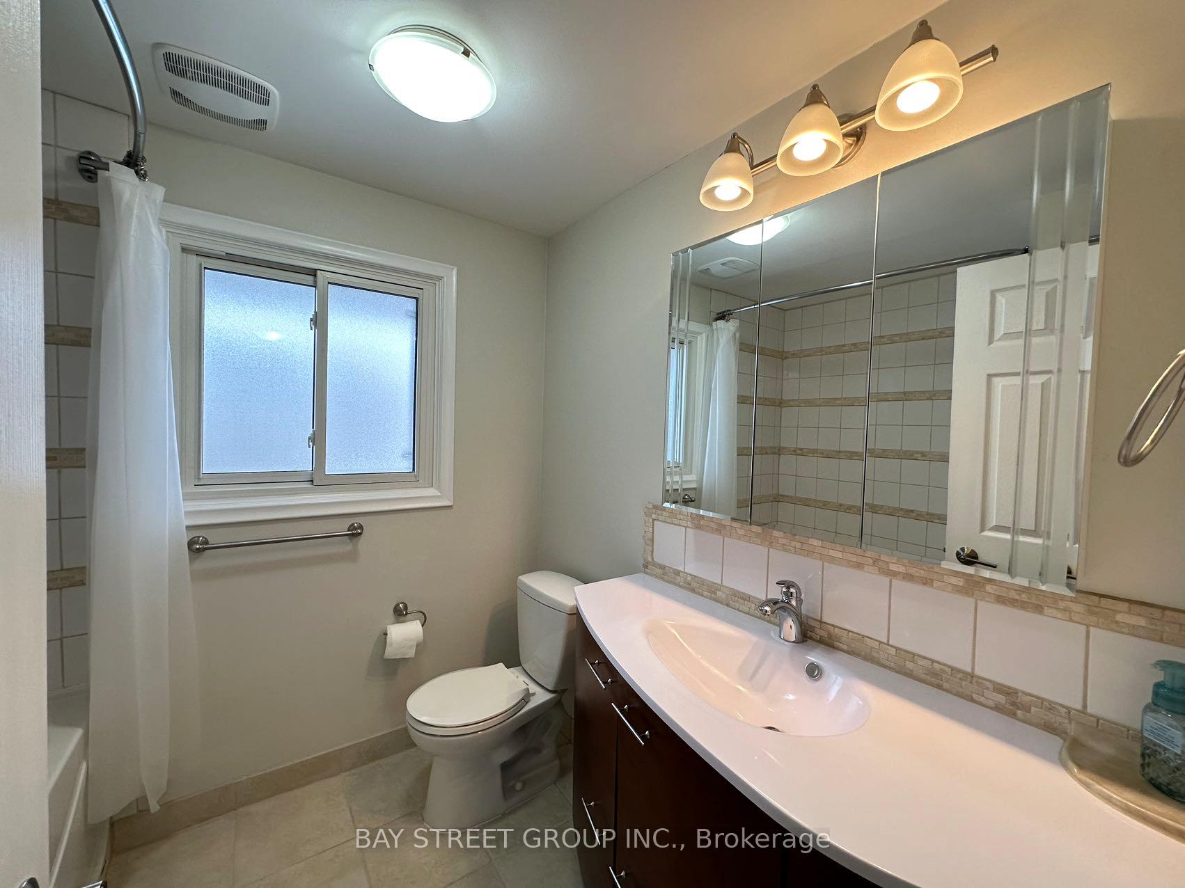 Photo 23 of 49 Howland Drive, Kitchener, Laurentian Hills — HOMEH