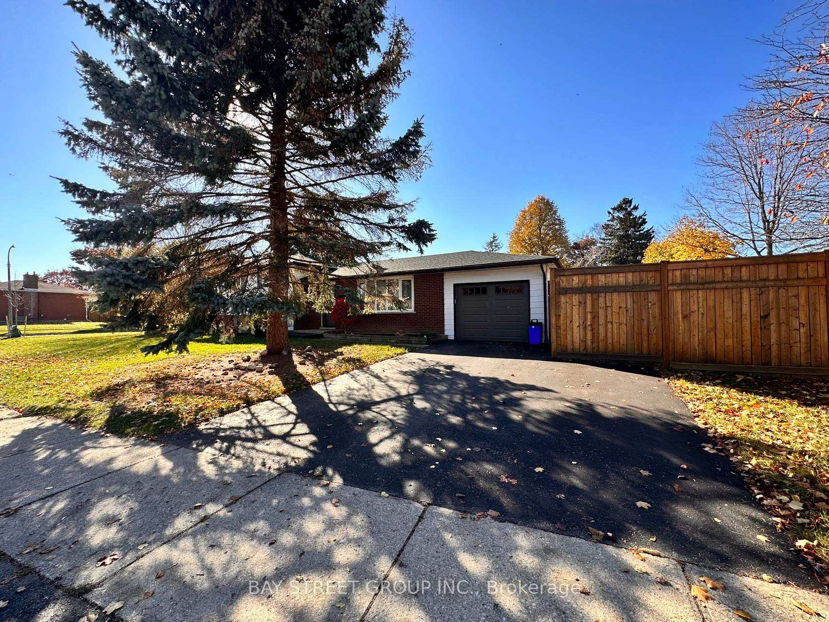 Photo 32 of 49 Howland Drive, Kitchener, Laurentian Hills — HOMEH