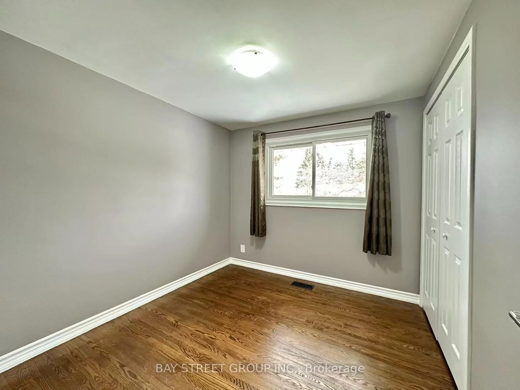 Photo 14 of 49 Howland Drive, Kitchener, Laurentian Hills — HOMEH