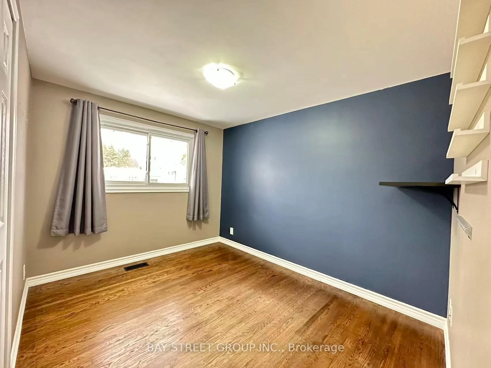 Photo 18 of 49 Howland Drive, Kitchener, Laurentian Hills — HOMEH