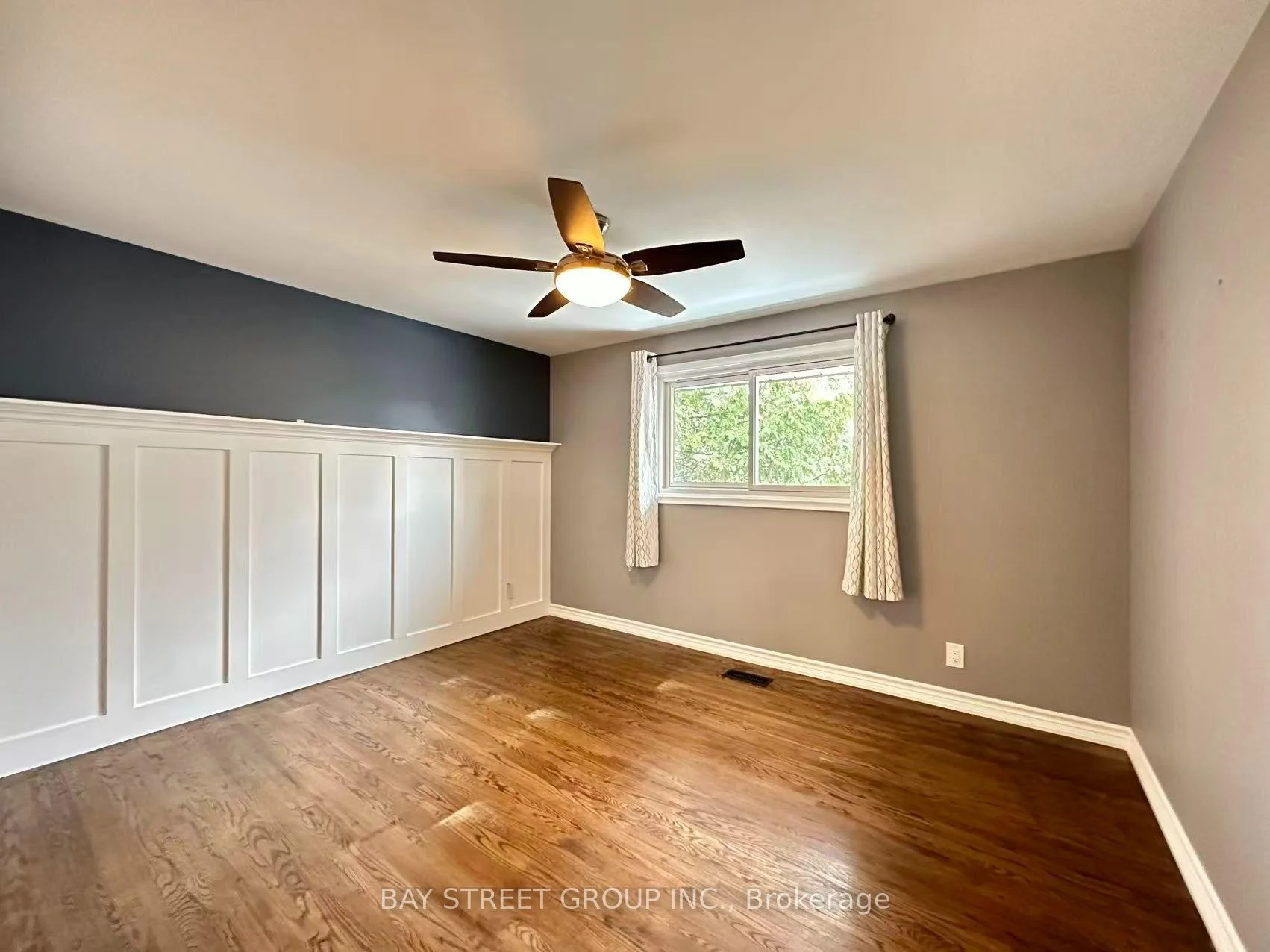 Photo 22 of 49 Howland Drive, Kitchener, Laurentian Hills — HOMEH