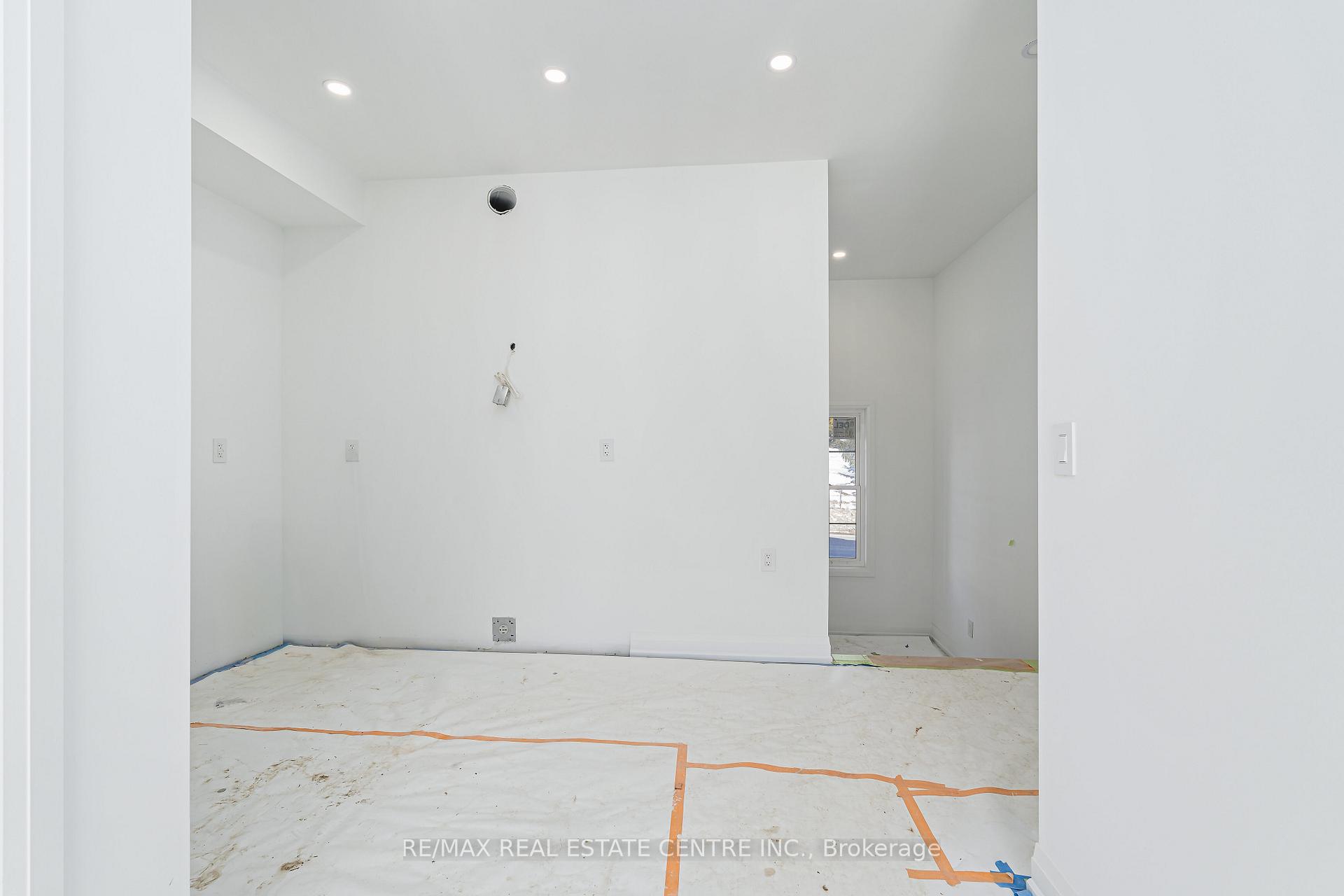 Photo 8 of 17 James Street, Halton Hills, Georgetown — HOMEH